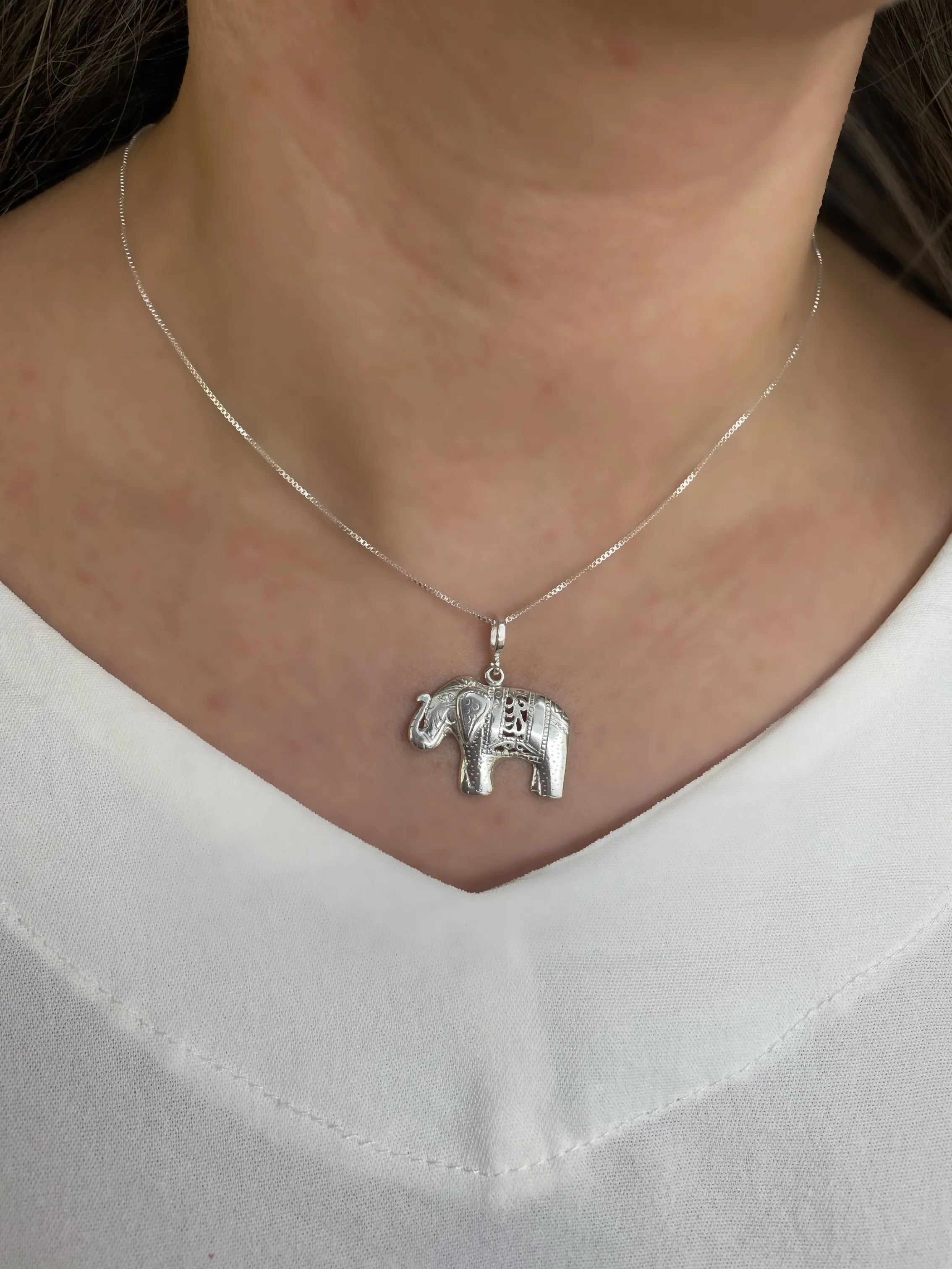 GARGANTILHA PRATA ELEFANTE TRABALHADO