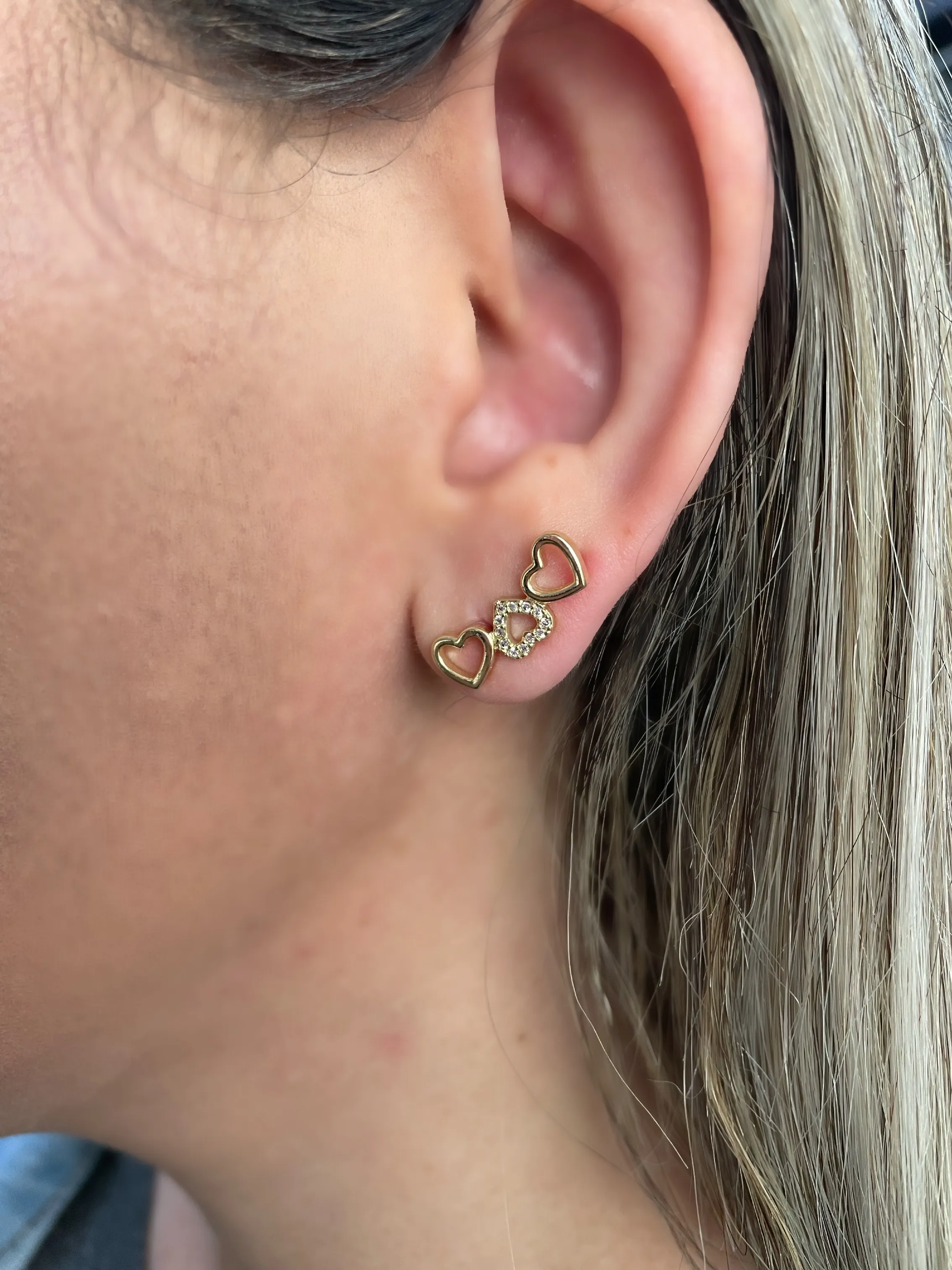 BRINCO EAR CUFF CORAÇÃO VAZADO E CRAVEJADO