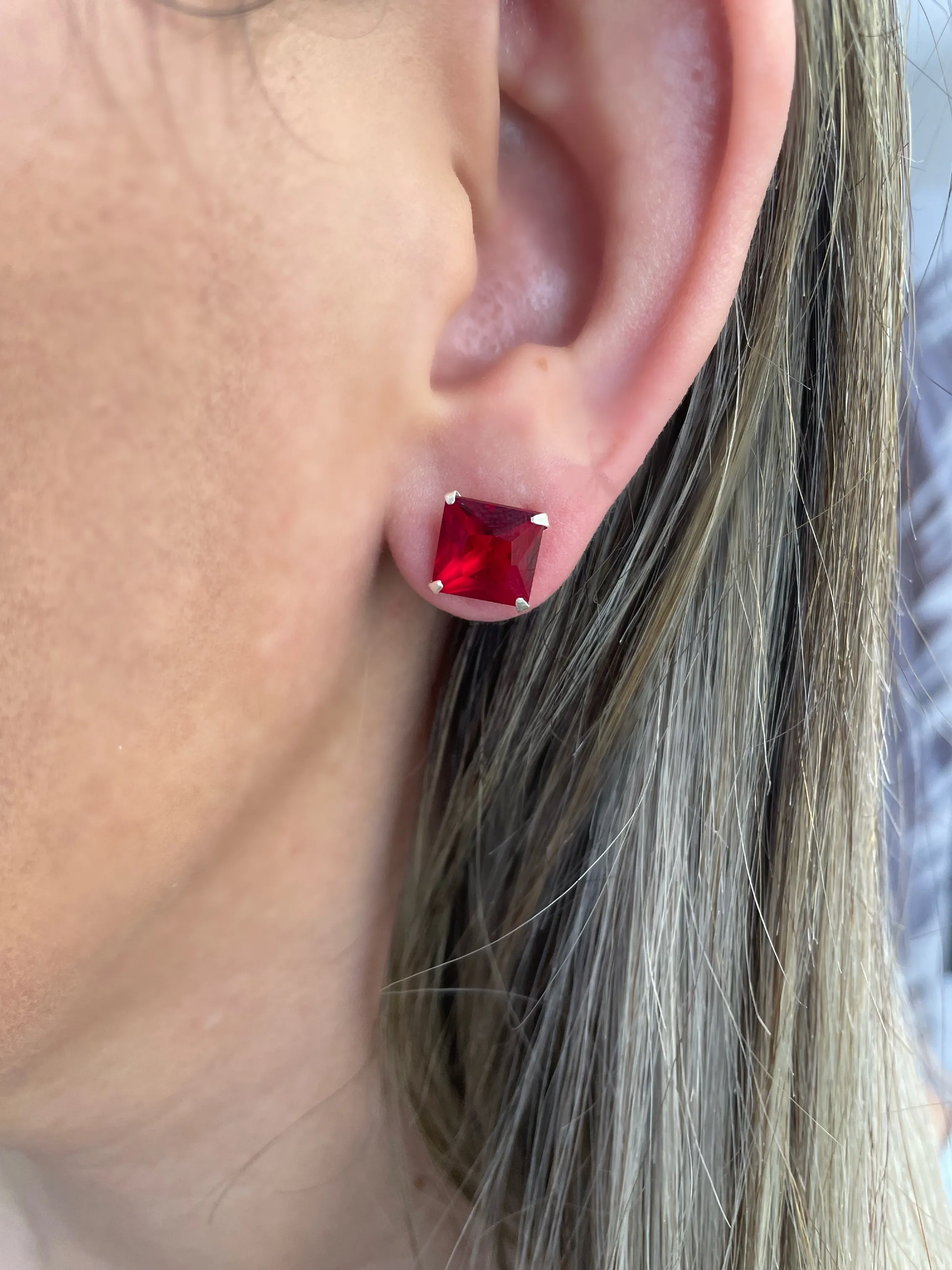 BRINCO PRATA ZIRCONIA RUBI QUADRADA