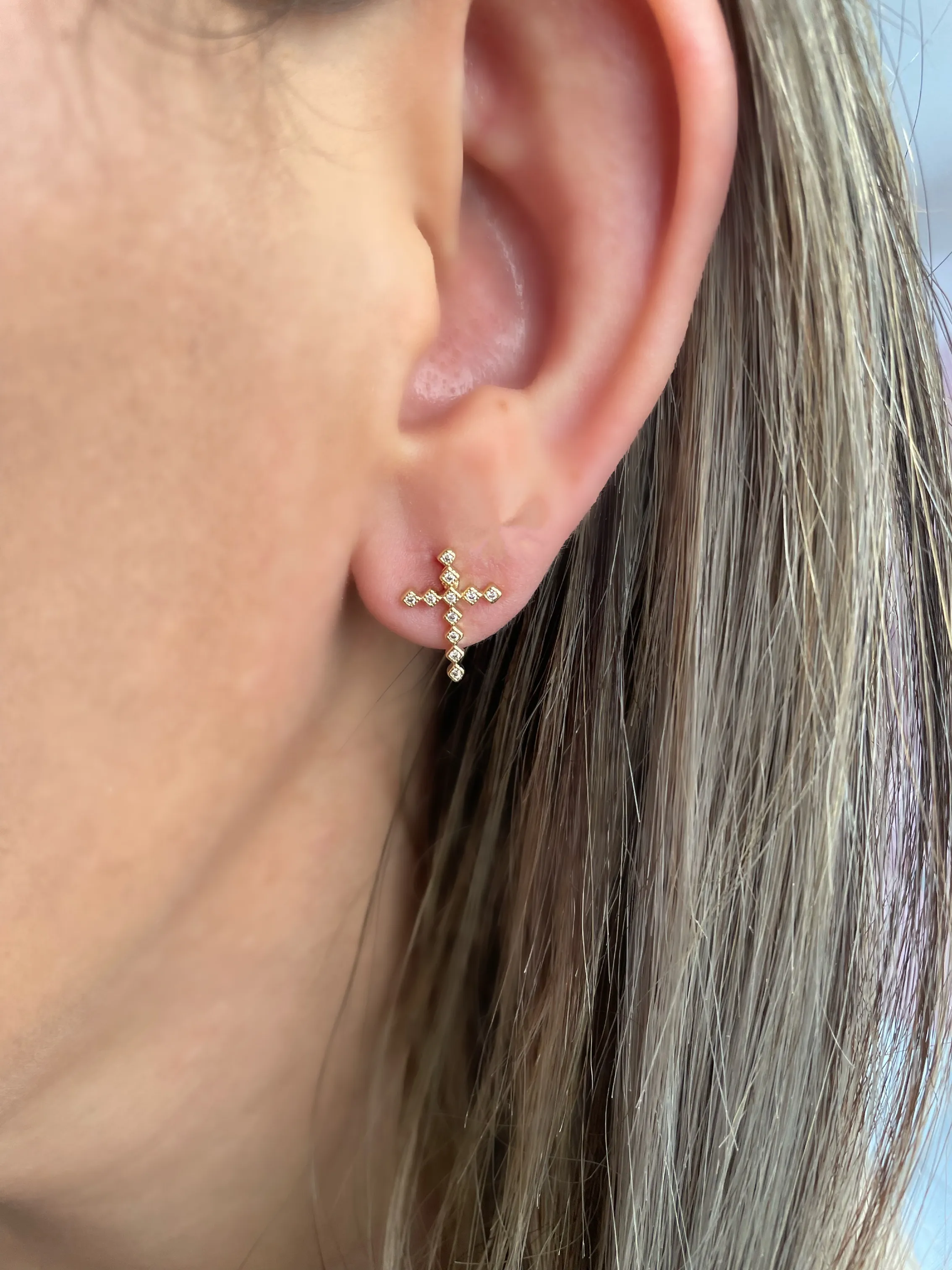 BRINCO CRUZ CRAVEJADA ZIRCONIA CRISTAL