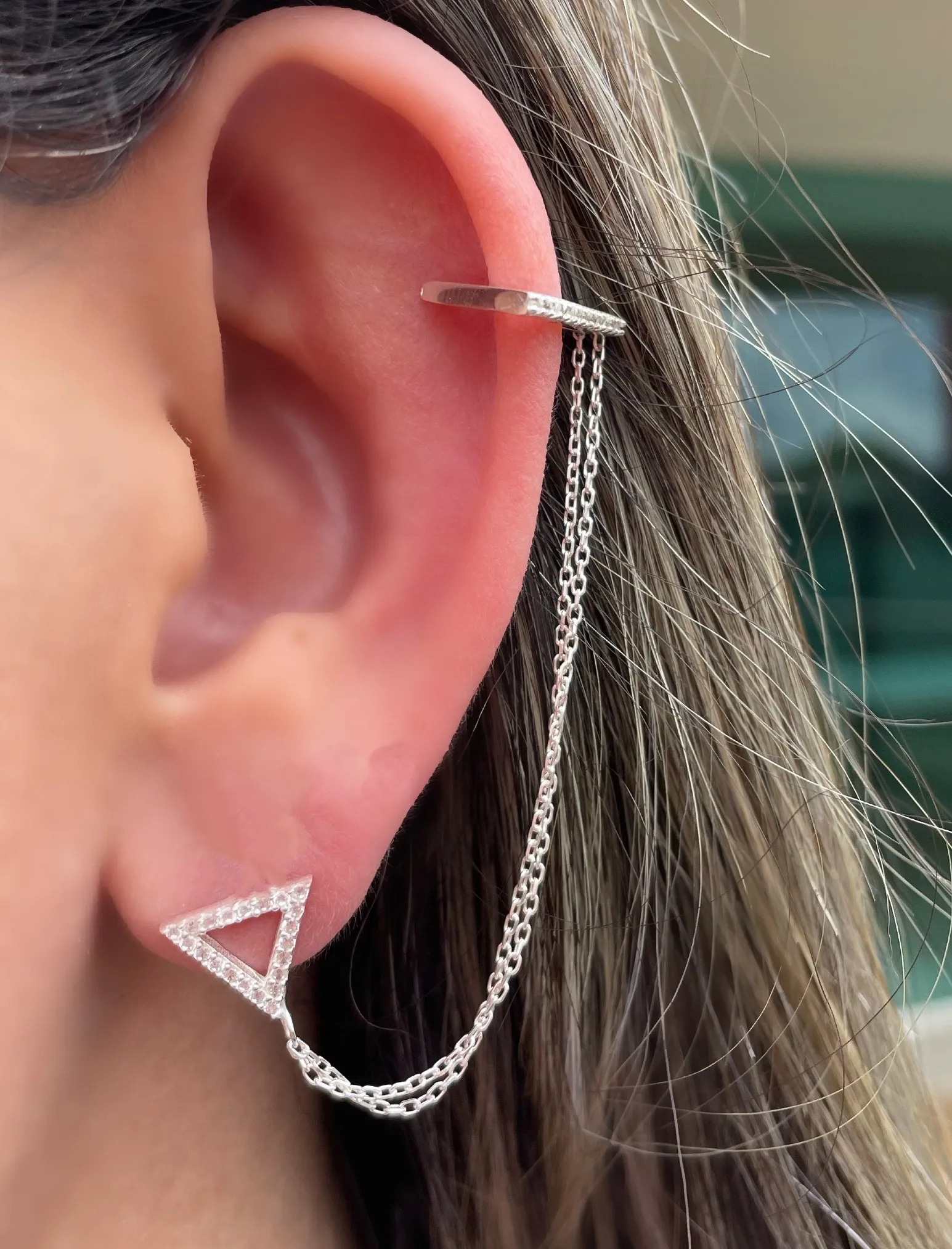 PIERCING FAKE PRATA TRIÂNGULO CRAVEJADO