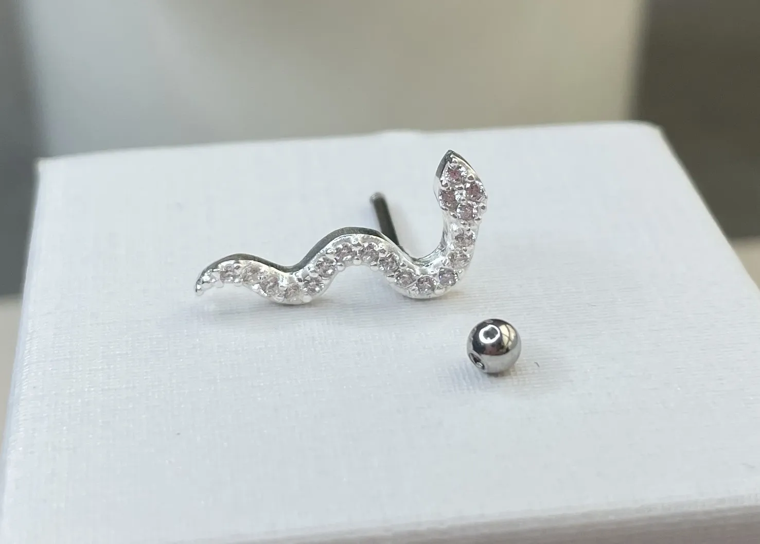 PIERCING PRATA COBRA CRAVEJADA