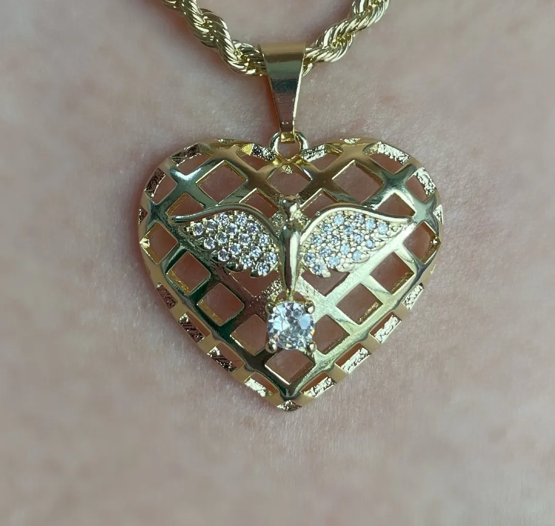 PINGENTE CORAÇÃO GRADE COM ESPÍRITO SANTO CRAVEJADO