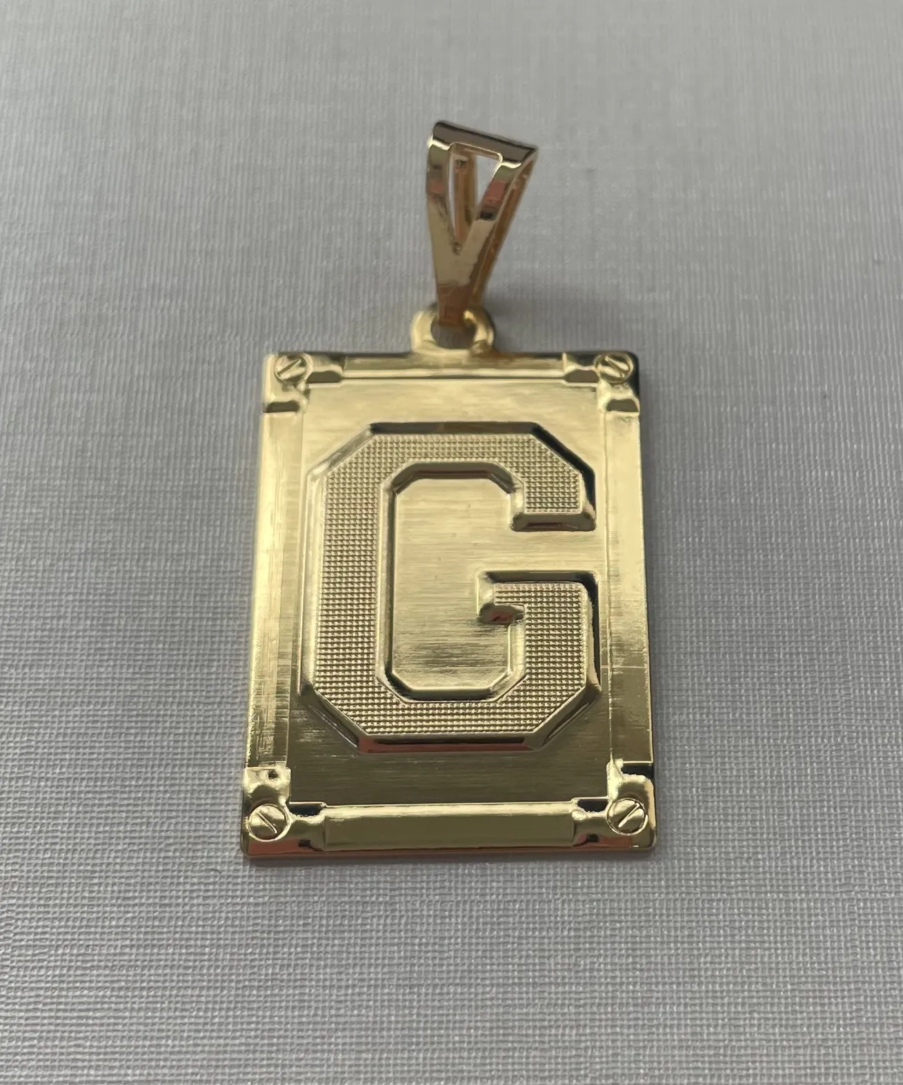 PINGENTE PLACA LETRA 'G'