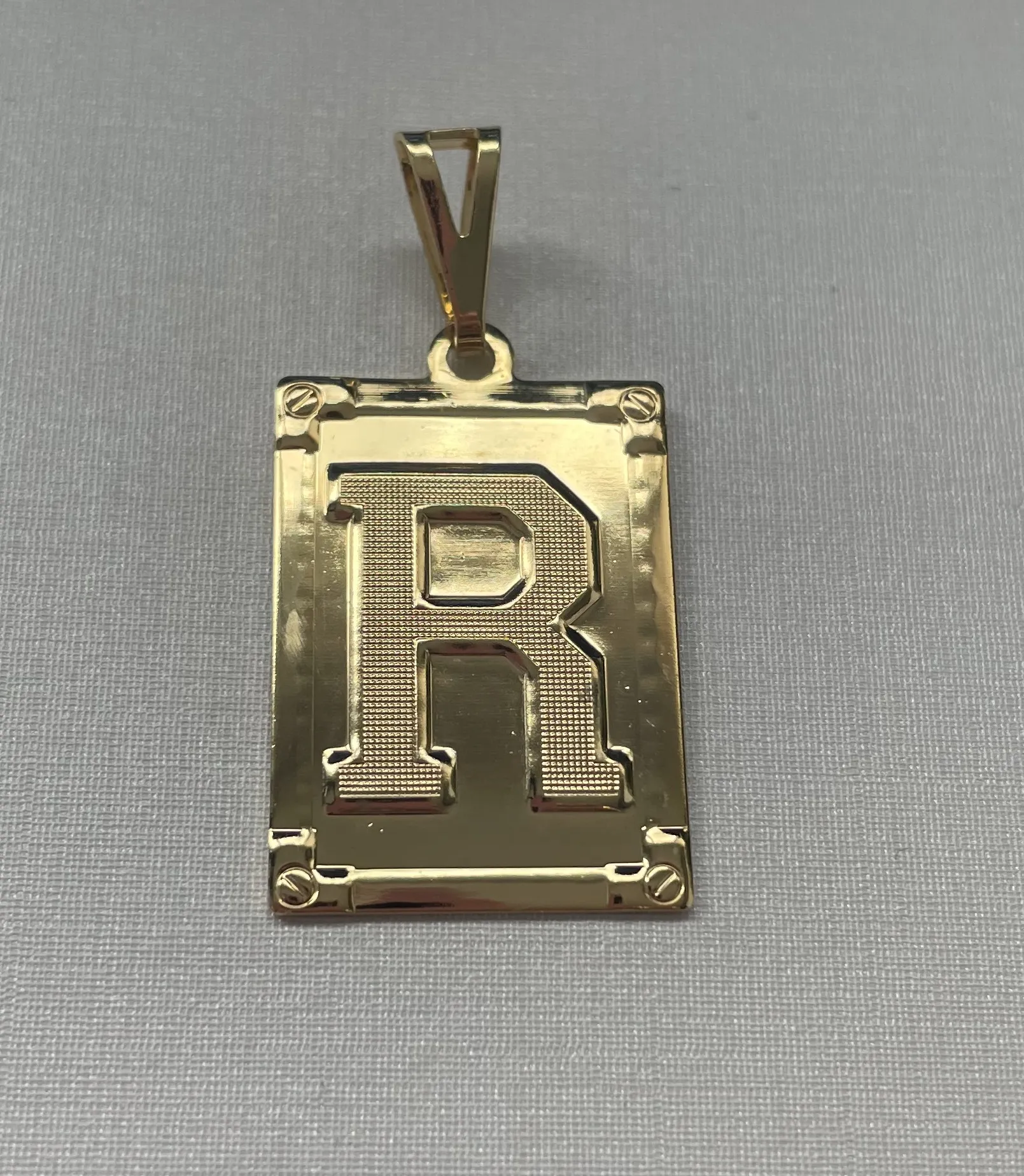 PINGENTE PLACA LETRA 'R'