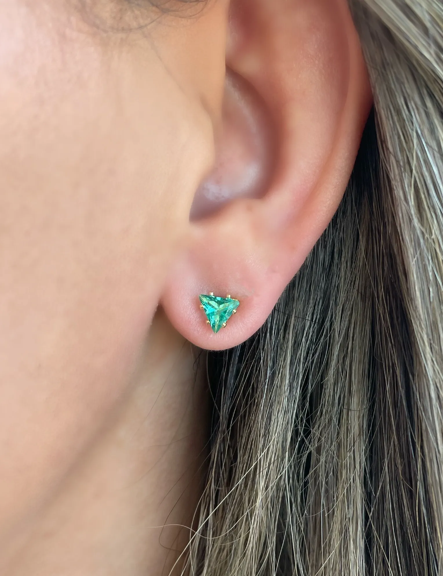 BRINCO TRIÂNGULO ZIRCONIA AQUAMARINE