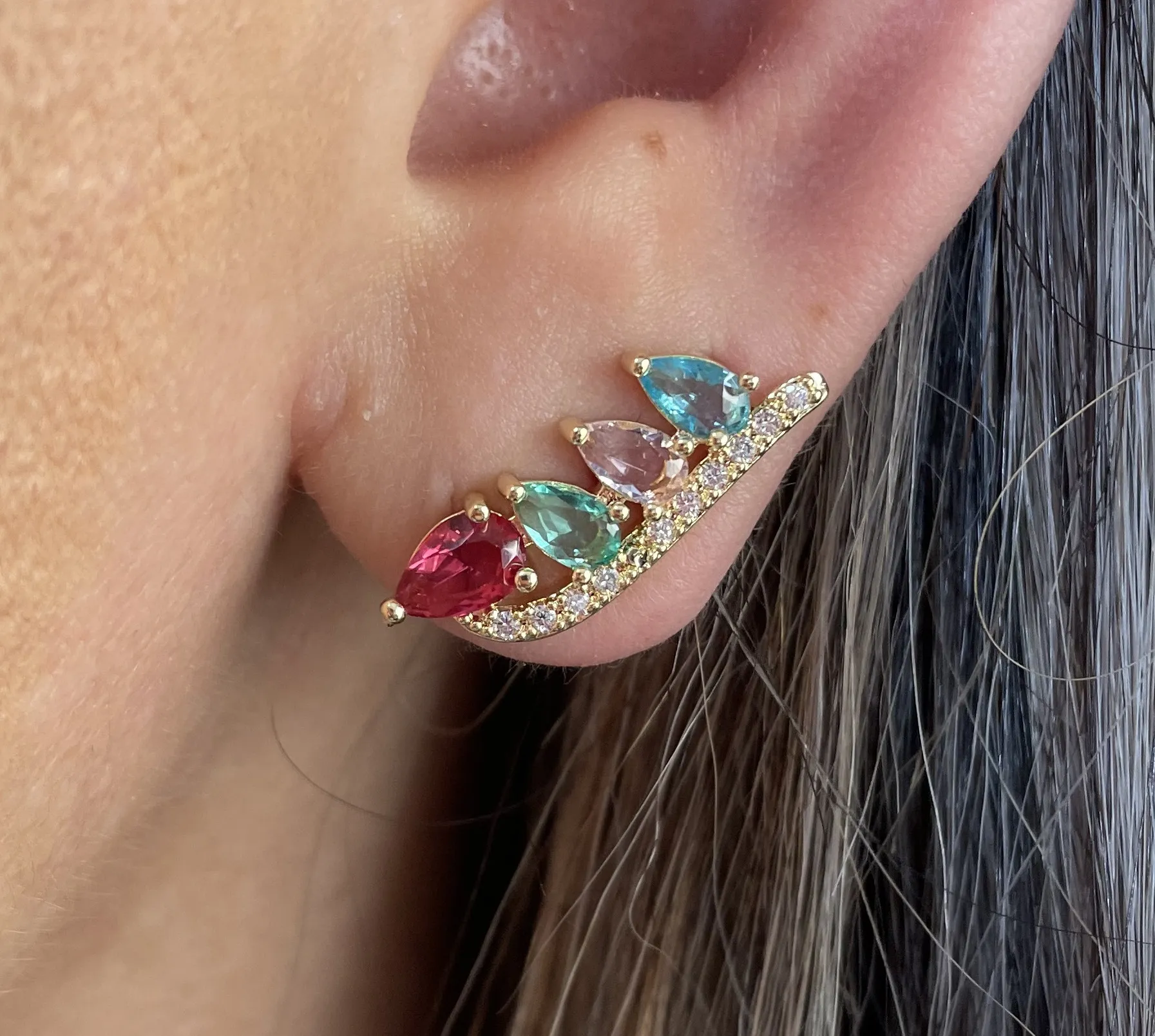 BRINCO EAR CUFF CRAVEJADO COM PEDRAS COLORS