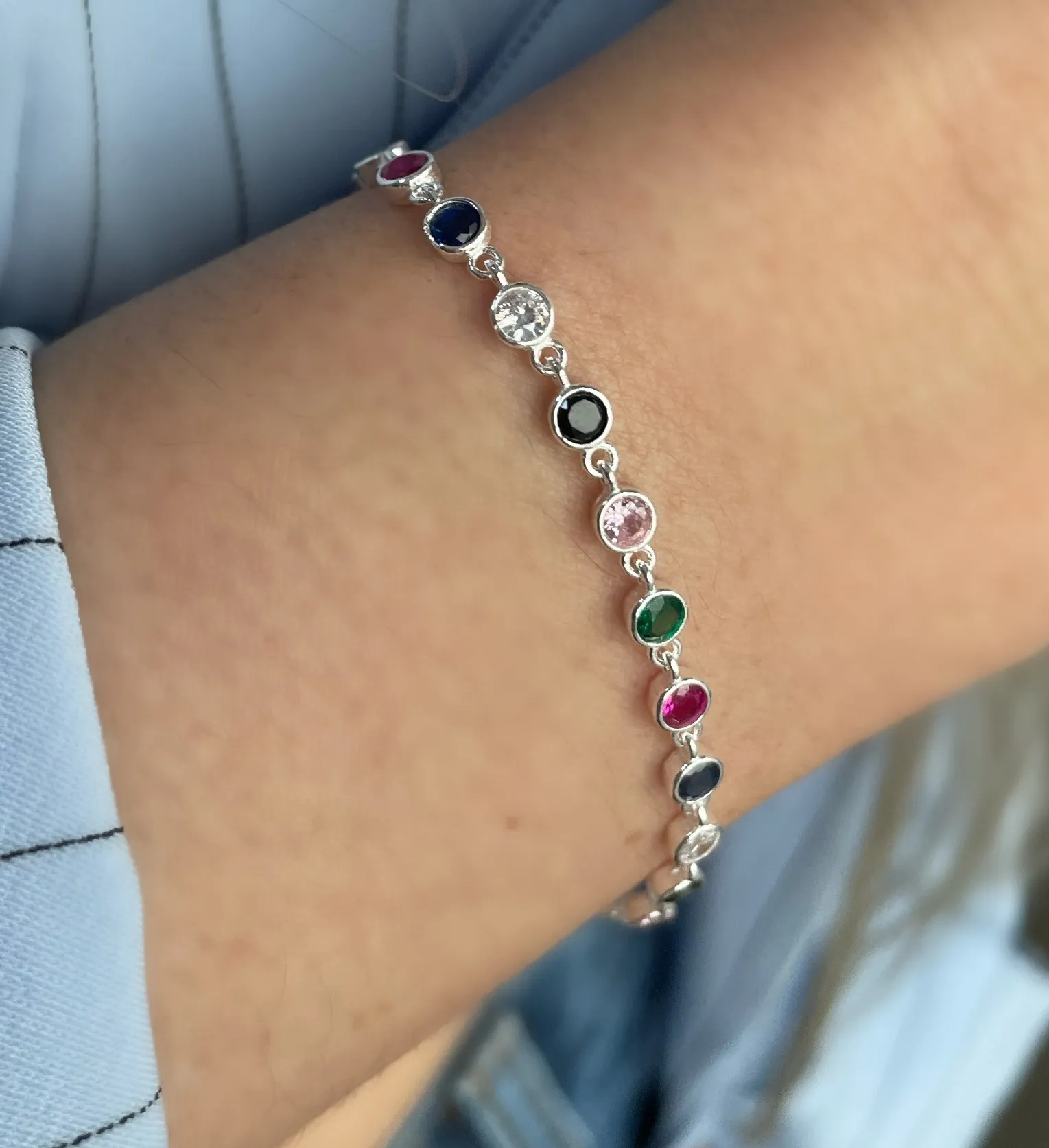 PULSEIRA PRATA PEDRAS CRAVAÇÃO INGLESA COLORS