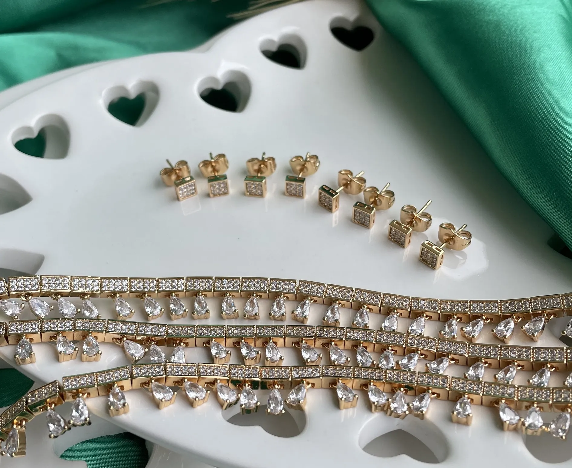 CONJUNTO LUXURY COLAR E BRINCO CRAVEJADO GOTAS CRISTAL