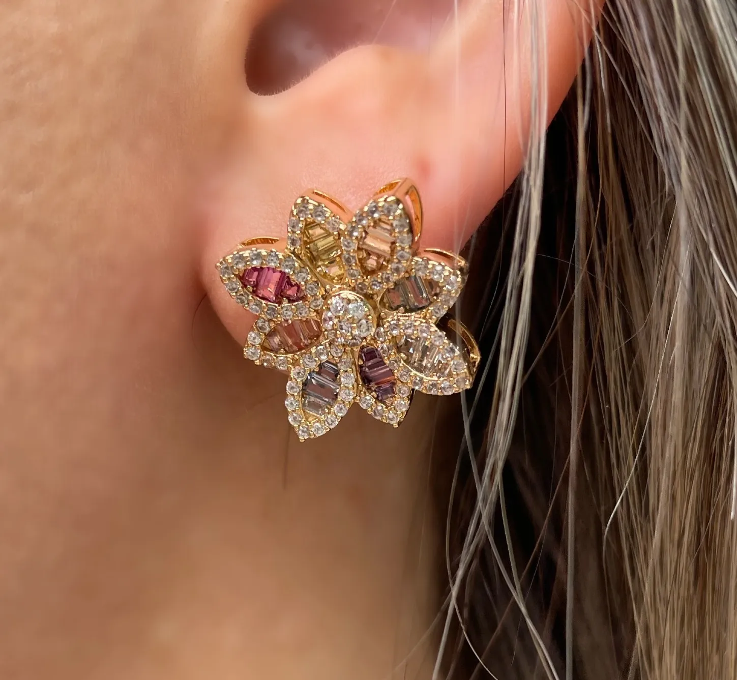 BRINCO LUXURY FLOR CRAVEJADA COLORS