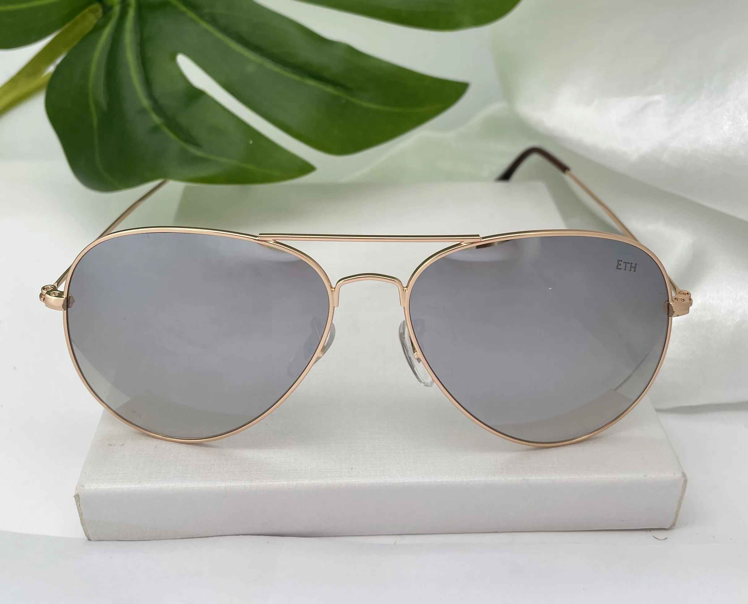 ÓCULOS DE SOL AVIADOR ESPELHADO DOURADO