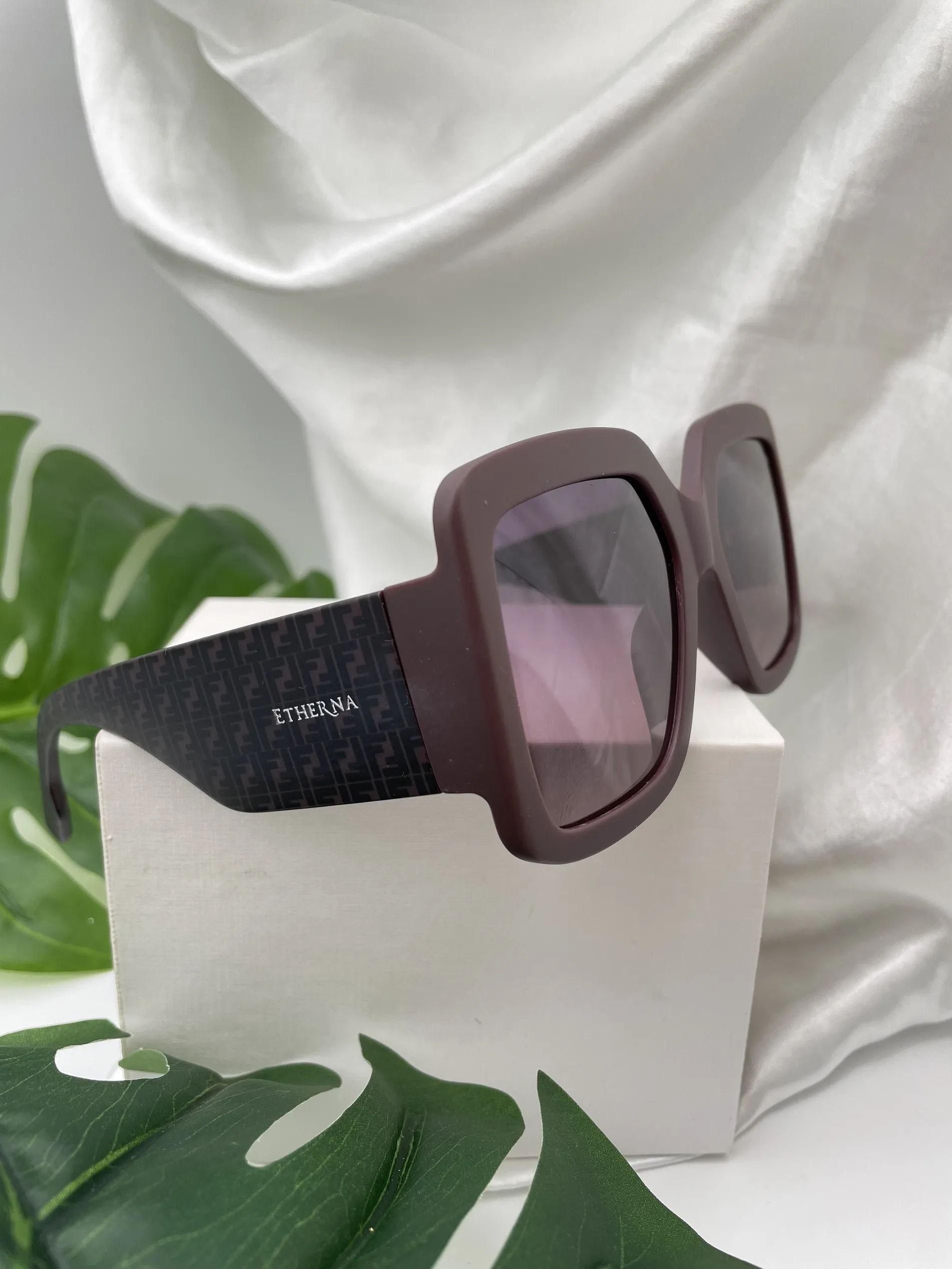 ÓCULOS DE SOL RETRO VINHO HASTE ESTAMPADA