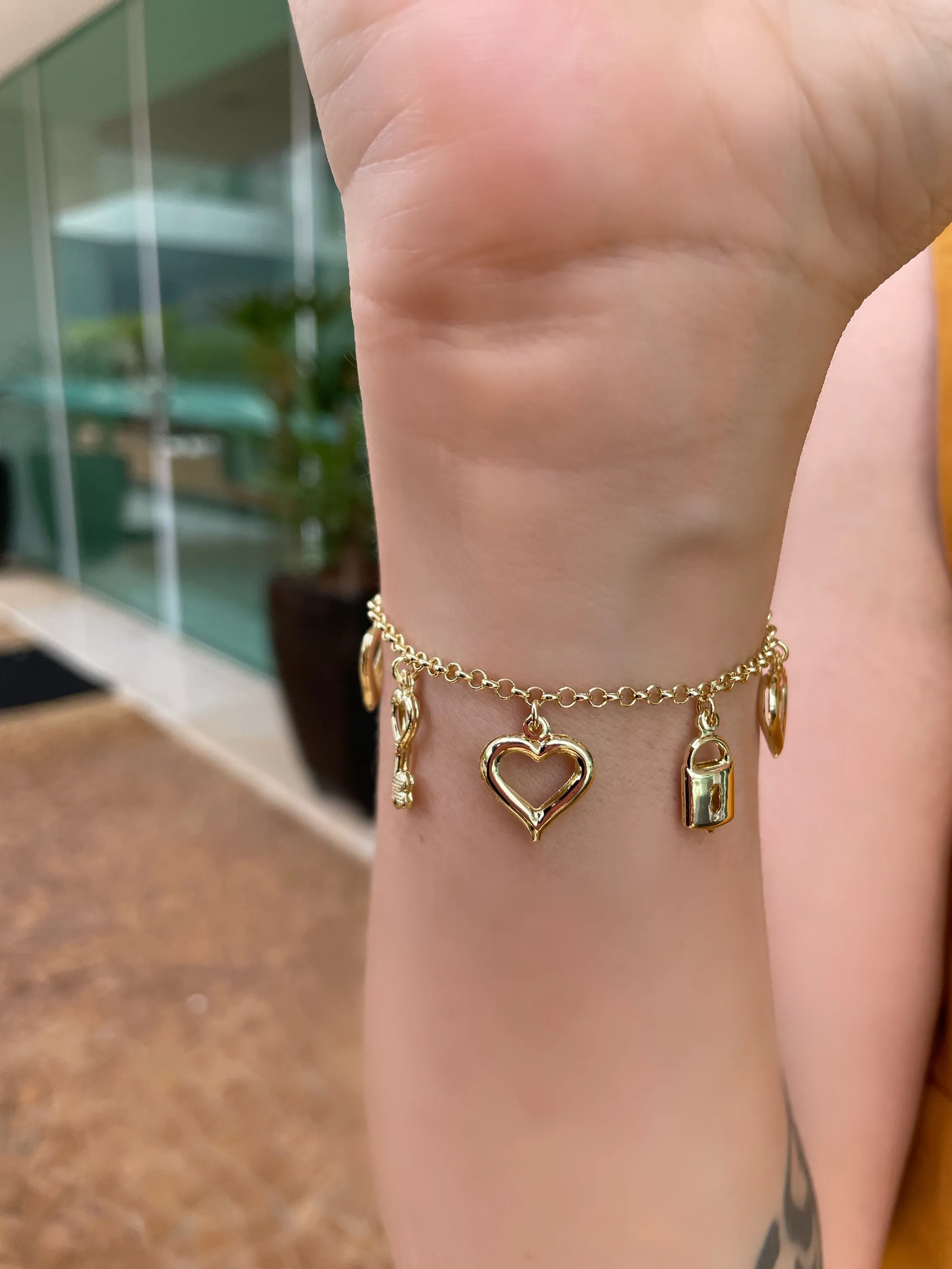 PULSEIRA CORAÇÕES COM CADEADO E CHAVE