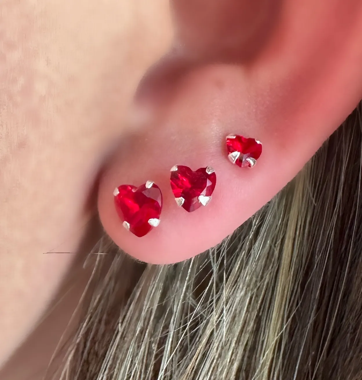 BRINCO PRATA TRIO CORAÇÃO VERMELHO 4,5,6mm