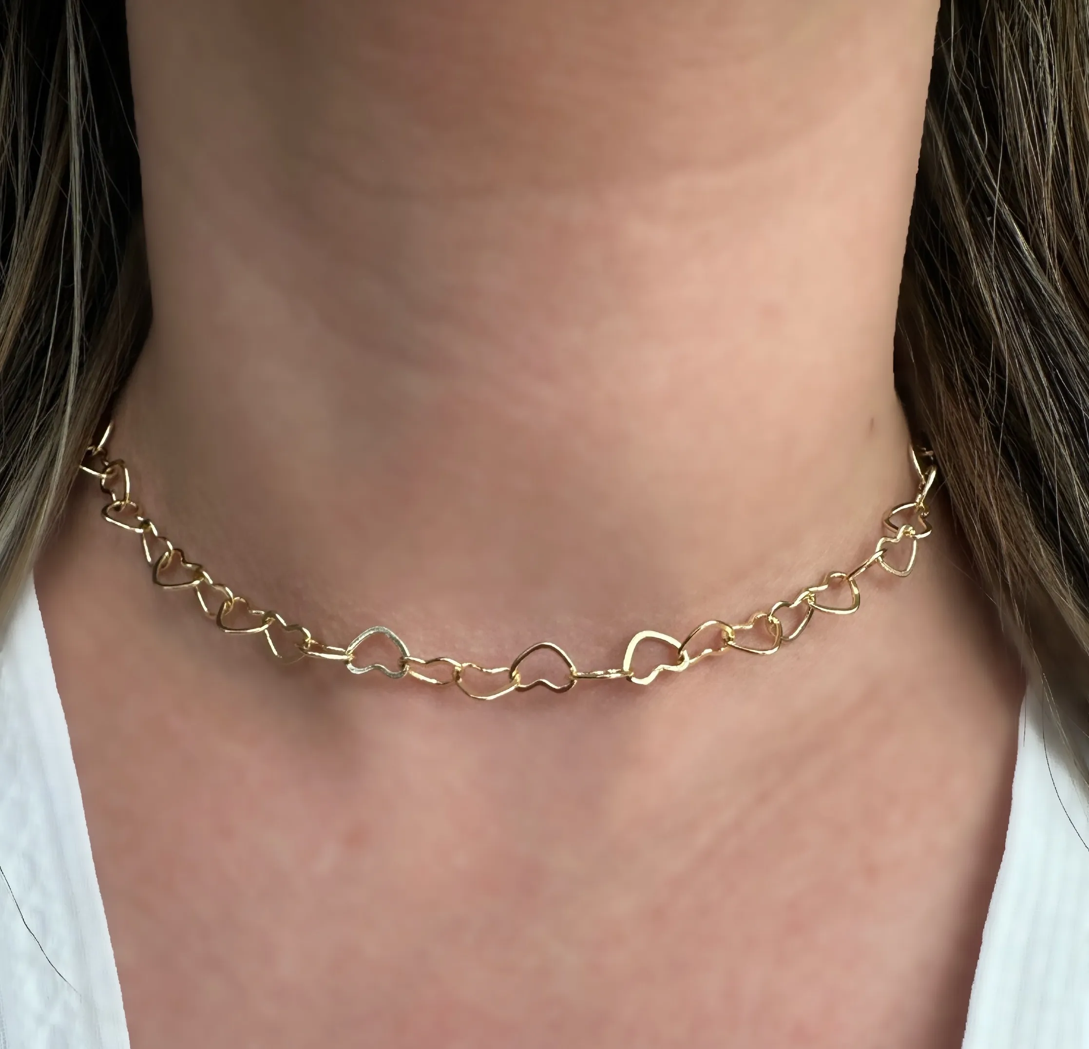 CHOKER CORAÇÃO VAZADO GROSSO
