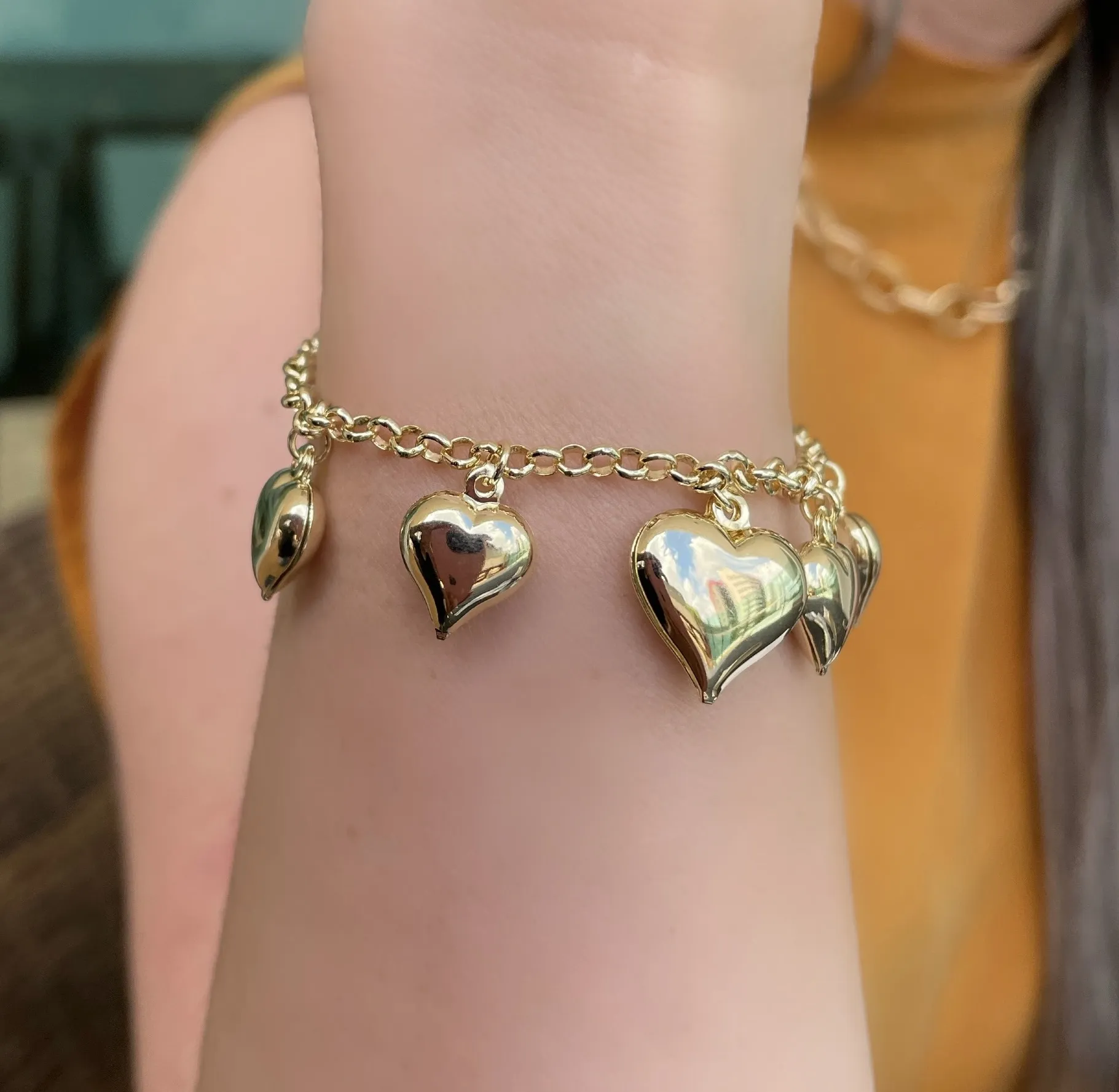 PULSEIRA CORAÇÕES LISOS PENDURADOS