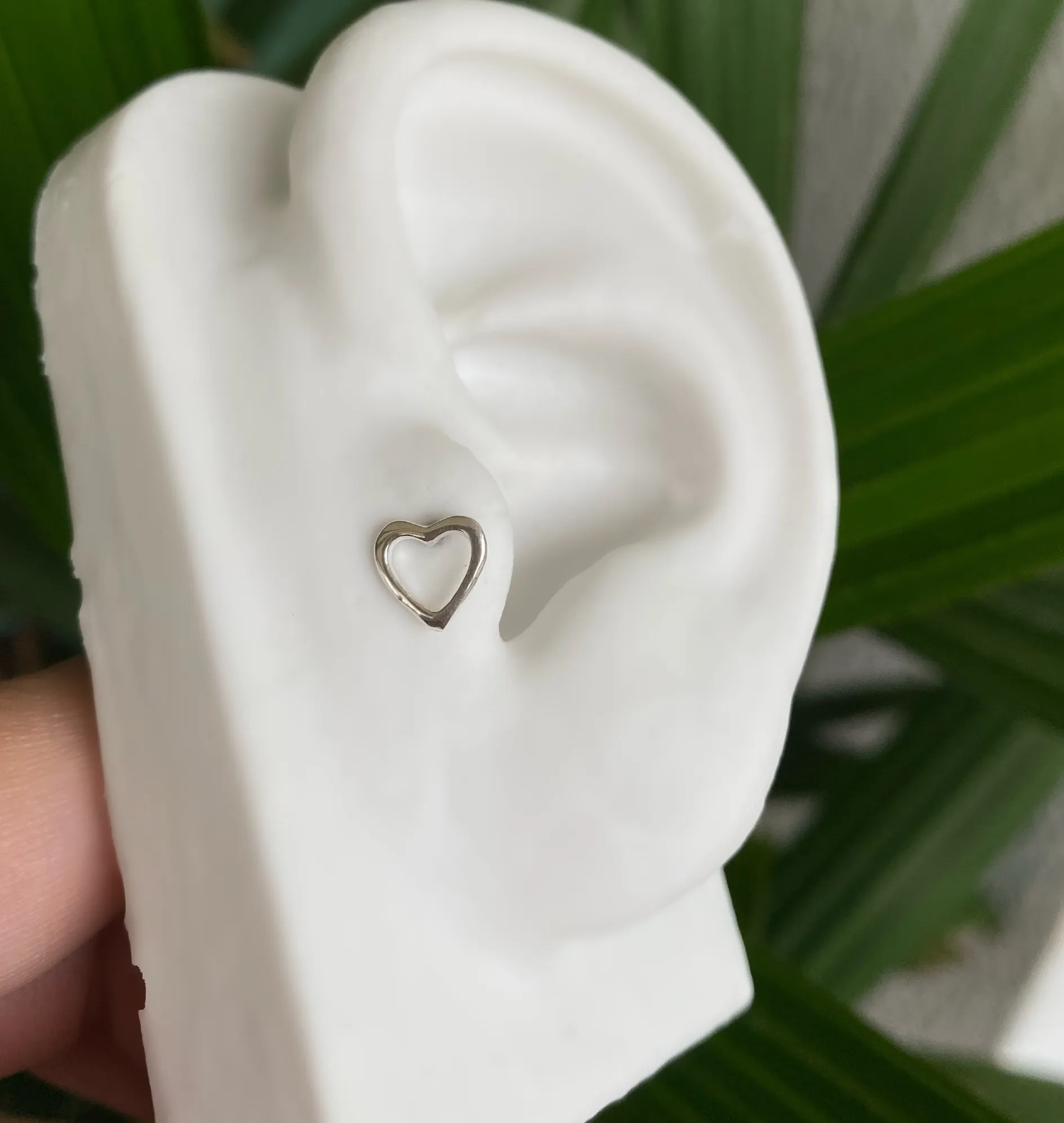 PIERCING PRATA CORAÇÃO VAZADO