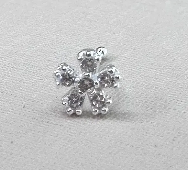 PIERCING PRATA FLOR CRAVEJADA