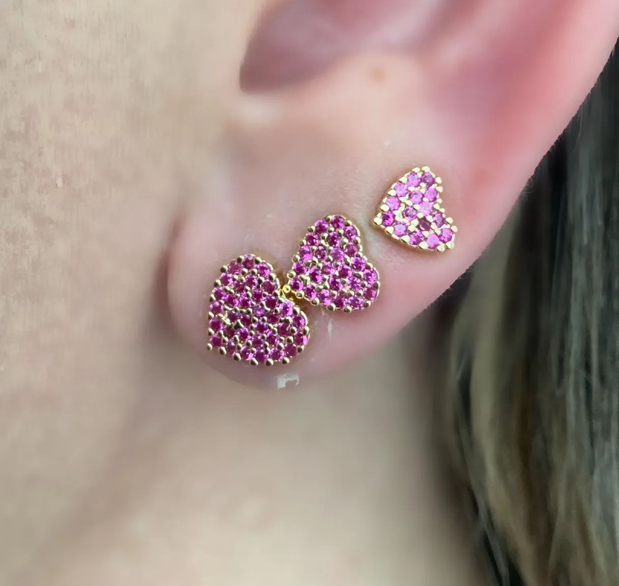BRINCO TRIO CORAÇÃO CRAVEJADO ROSA
