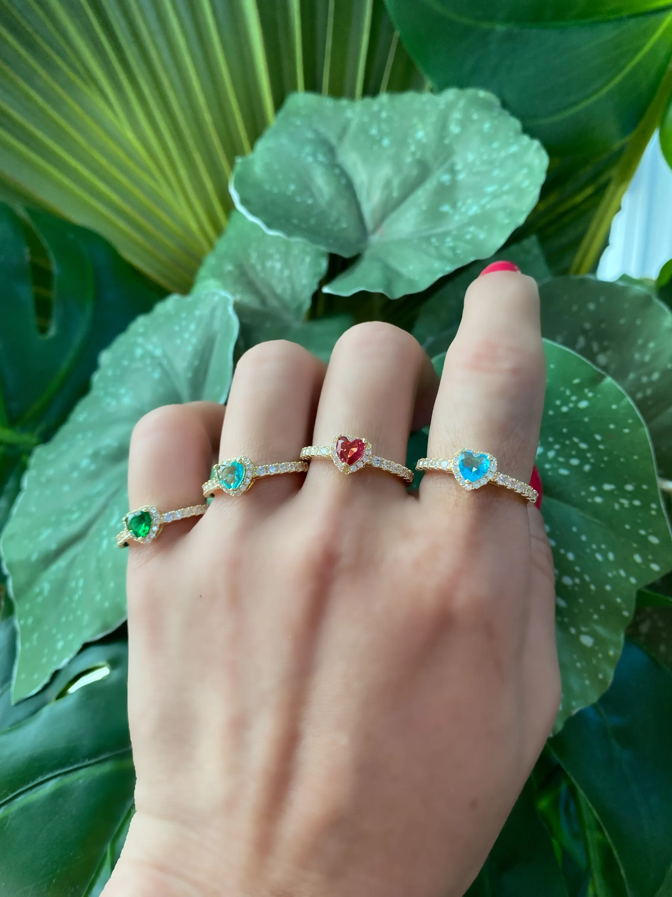 ANEL CRAVEJADO COM CORAÇÃO ZIRCONIA RUBI