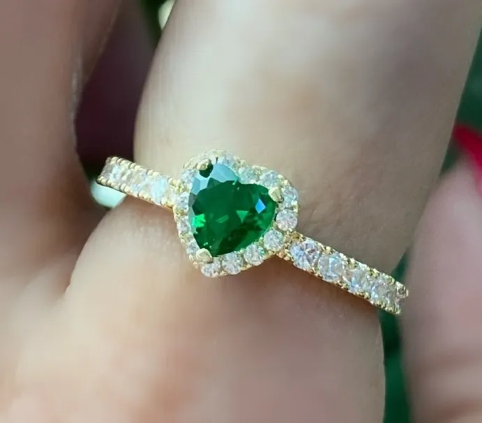 ANEL CRAVEJADO COM CORAÇÃO ZIRCONIA ESMERALDA