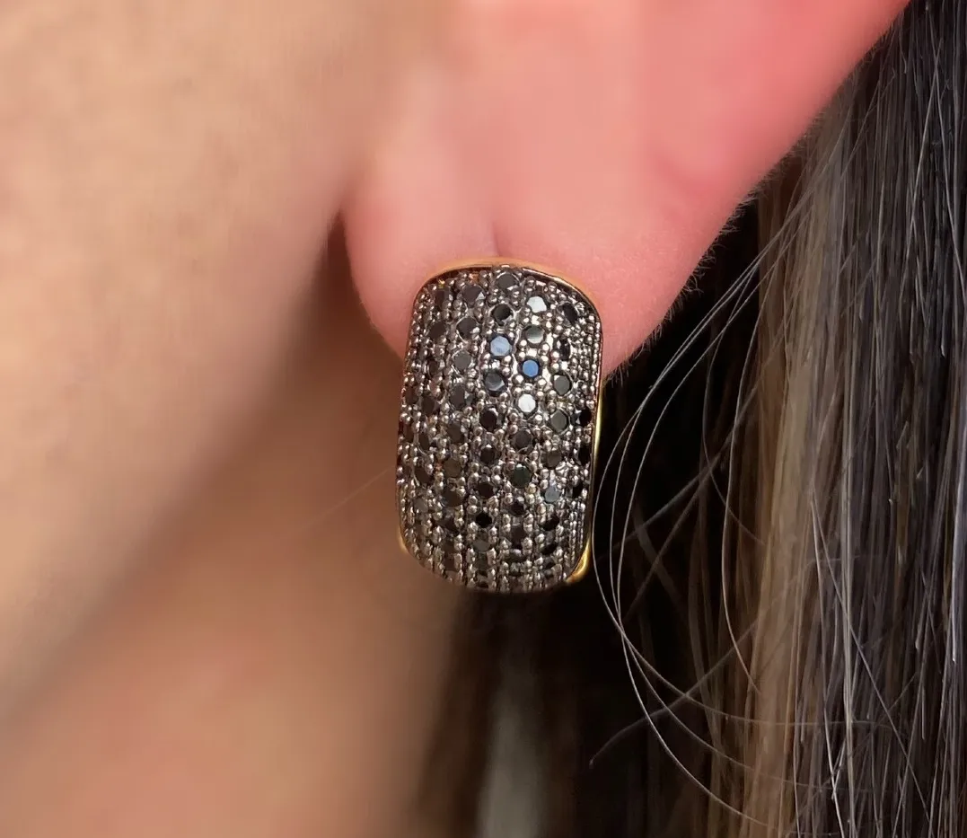 BRINCO ARGOLA CRAVEJADA ZIRCONIA NEGRA MÉDIA
