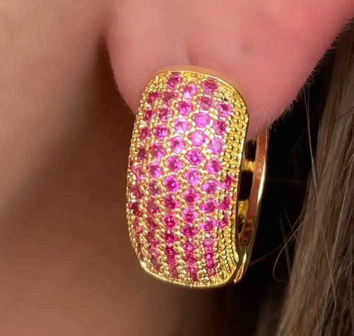 BRINCO ARGOLA CRAVEJADA ZIRCONIA ROSA GRANDE