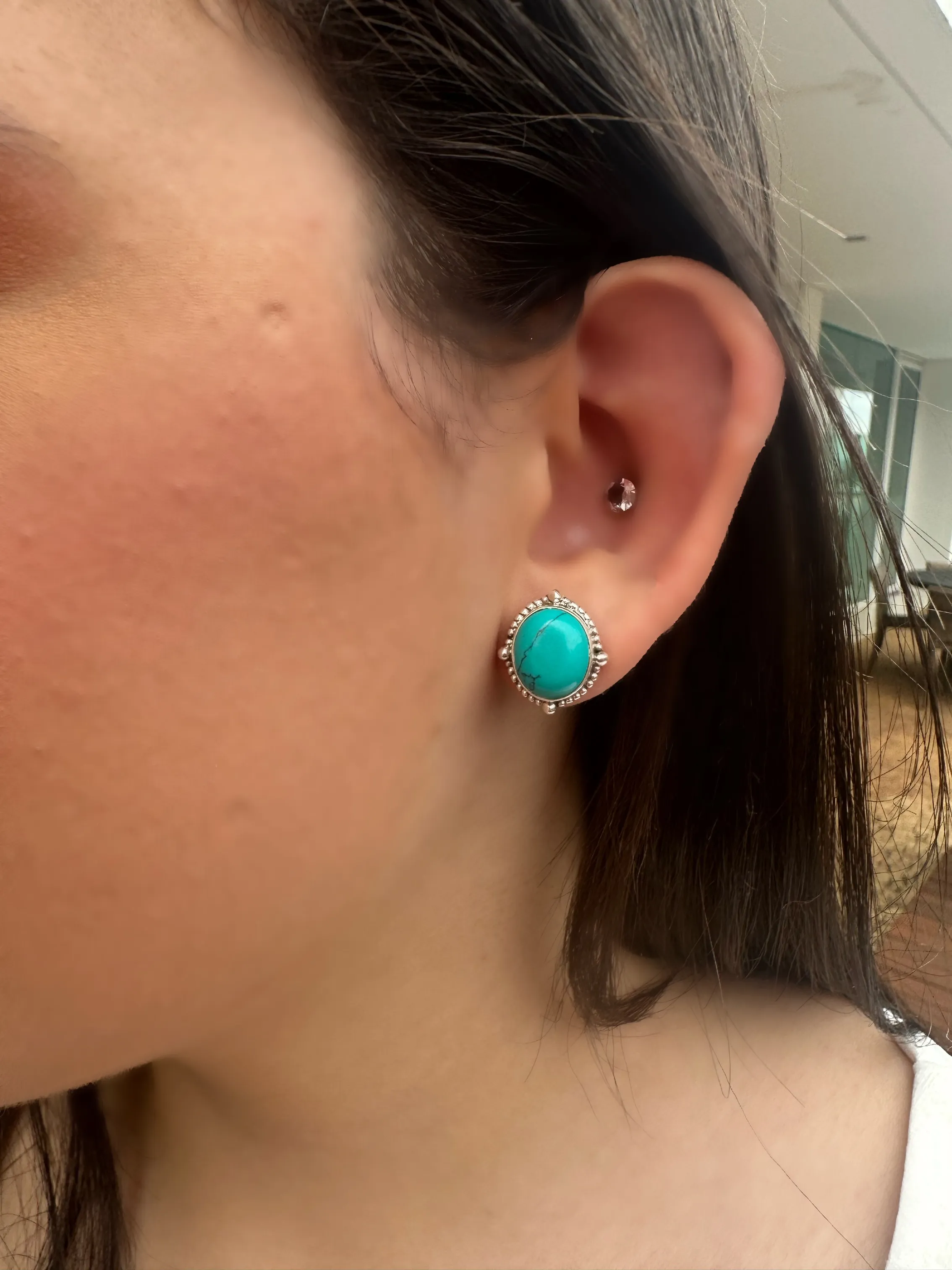 BRINCO PRATA PEDRA OVAL TURQUESA NATURAL