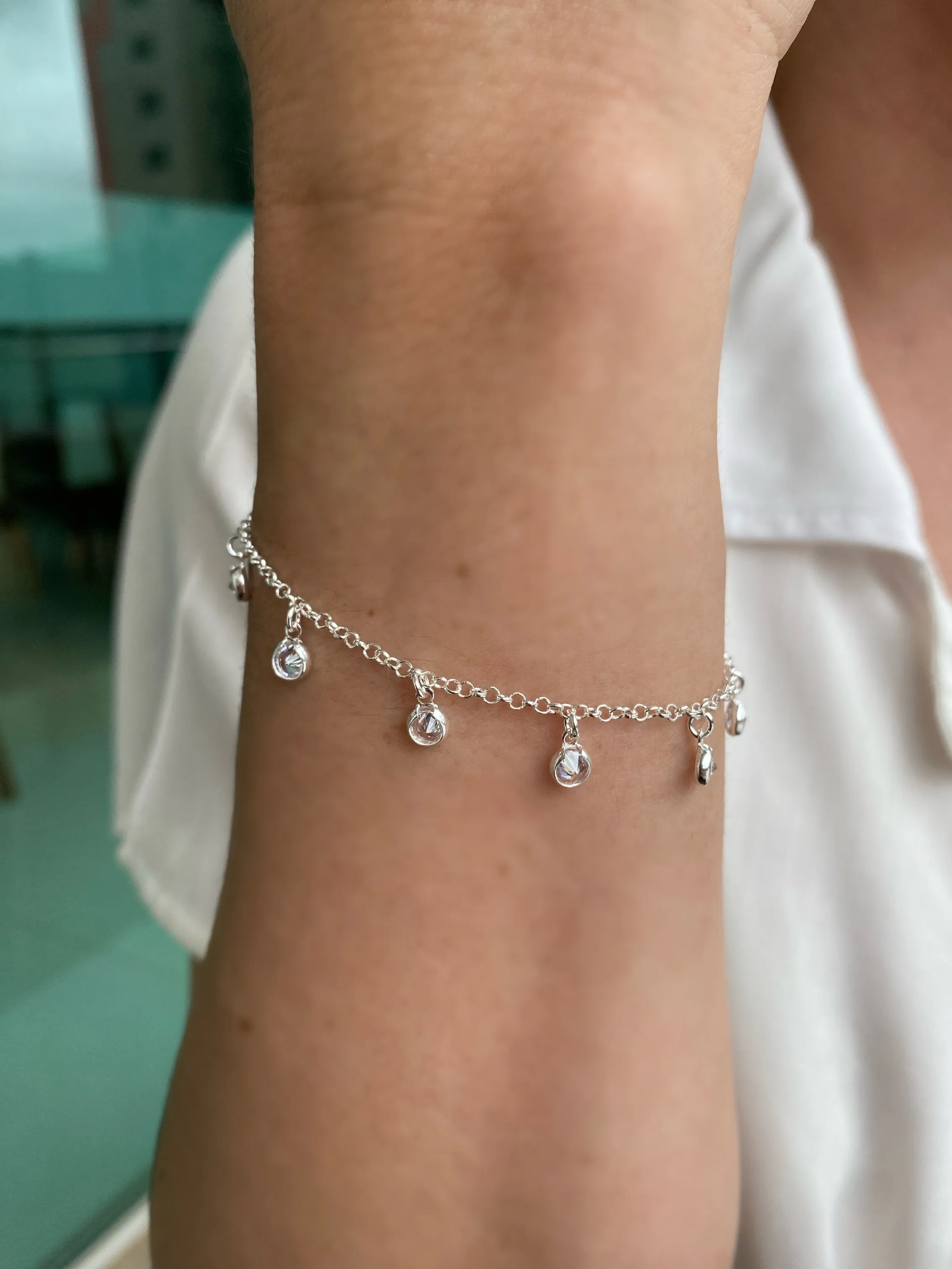 PULSEIRA PRATA ZIRCONIAS PENDURADAS CRISTAIS