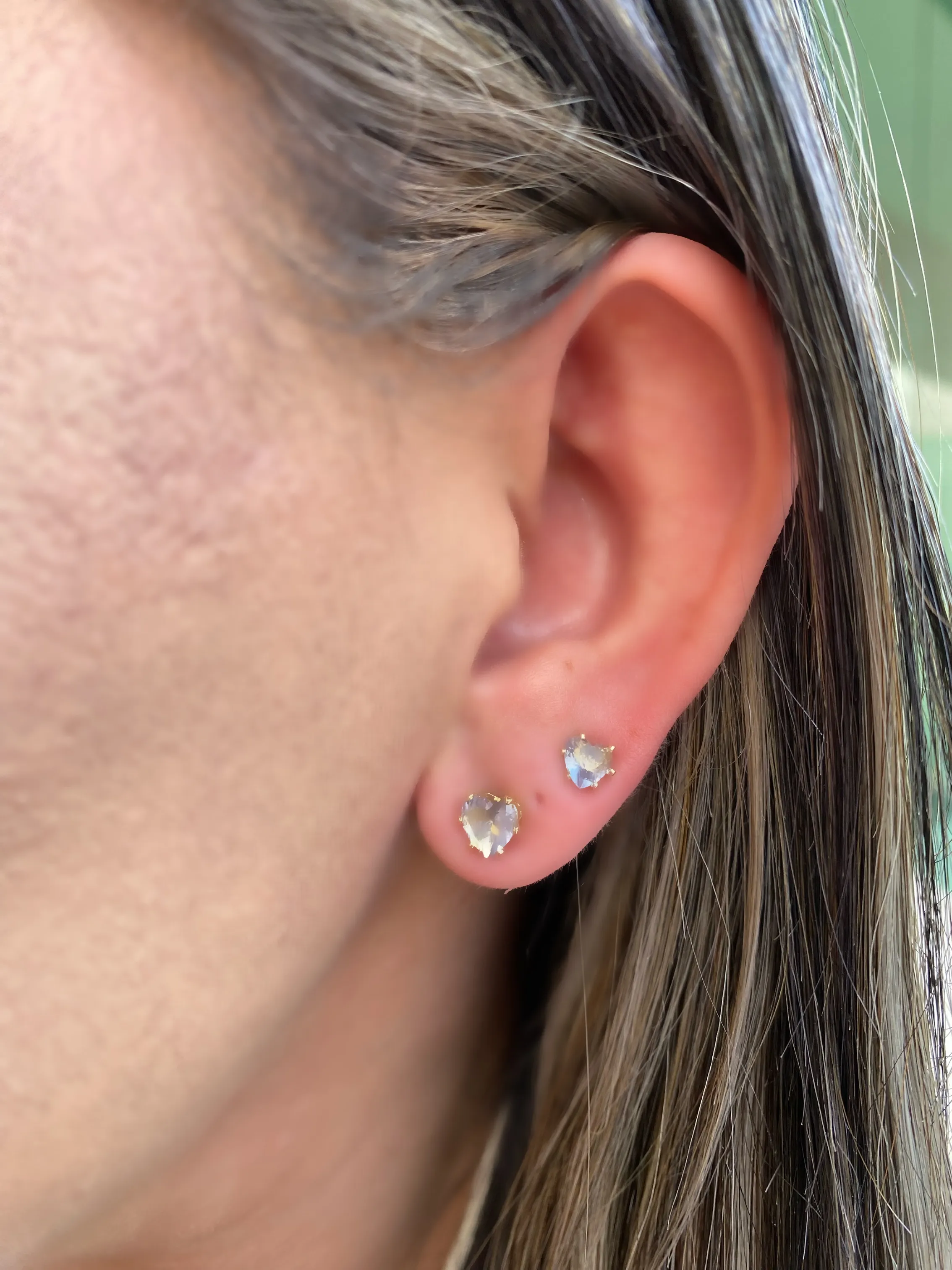 BRINCO DUPLA CORAÇÃO ZIRCONIA LILÁS