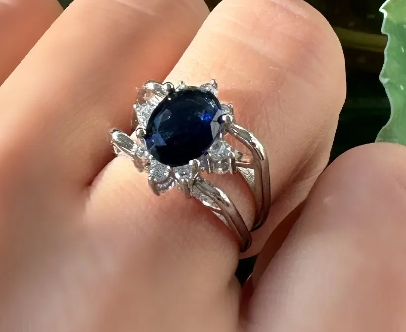 ANEL PRATA 2 EM 1 CRAVEJADO COM PEDRA AZUL SAFIRA