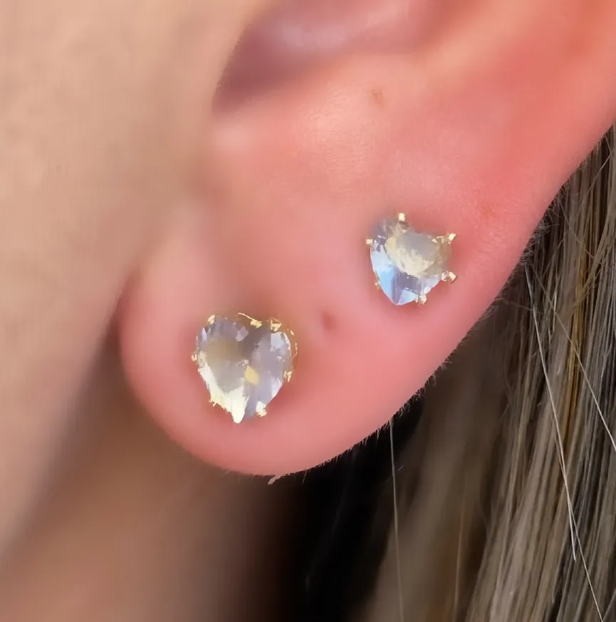 BRINCO DUPLA CORAÇÃO ZIRCONIA LILÁS