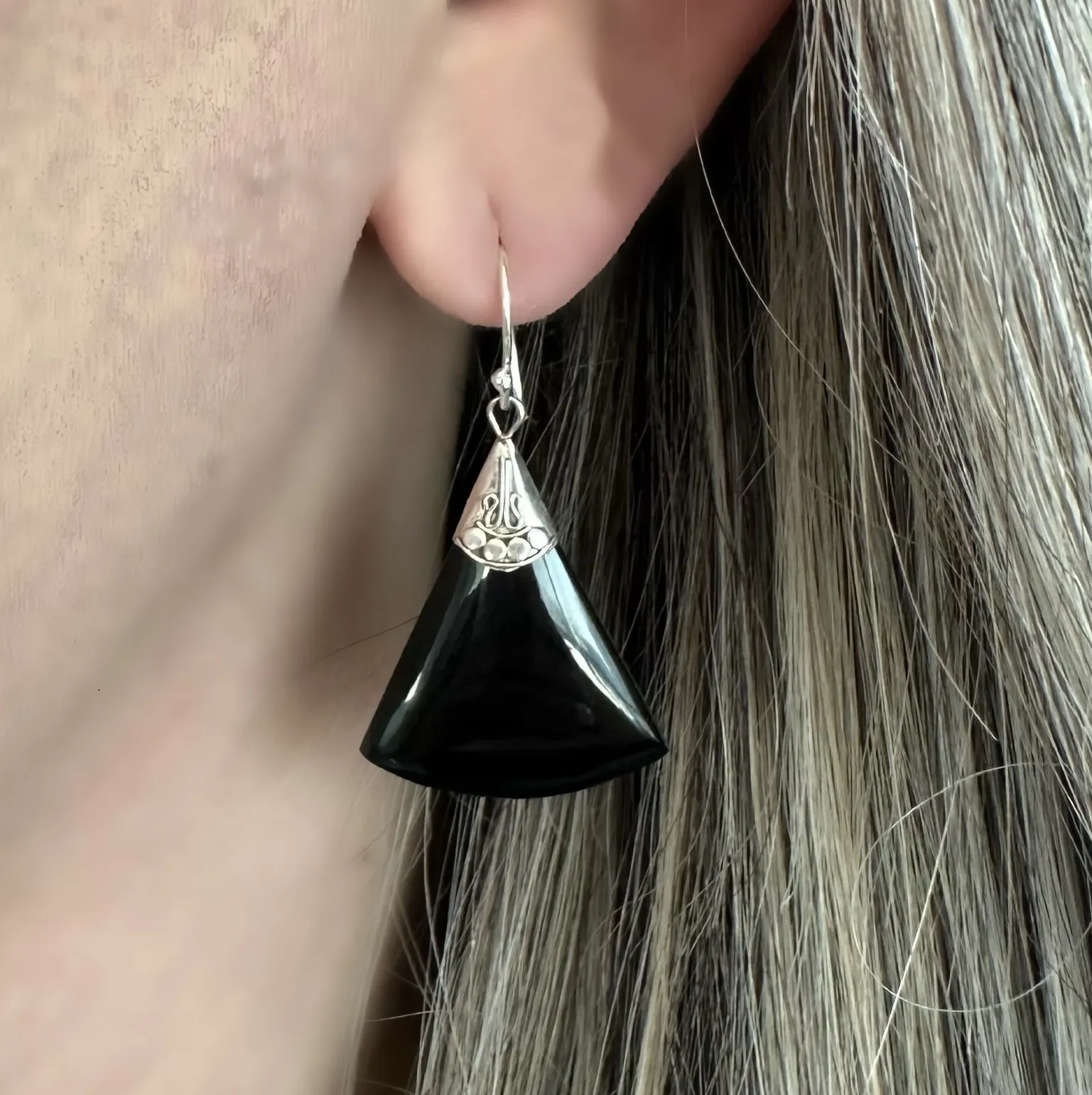 BRINCO PRATA LEQUE PRETO
