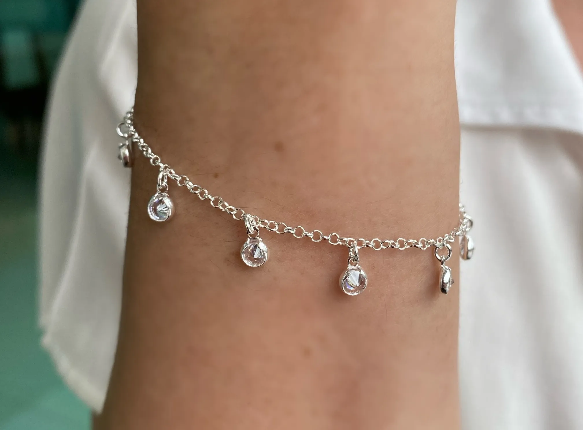 PULSEIRA PRATA ZIRCONIAS PENDURADAS CRISTAIS