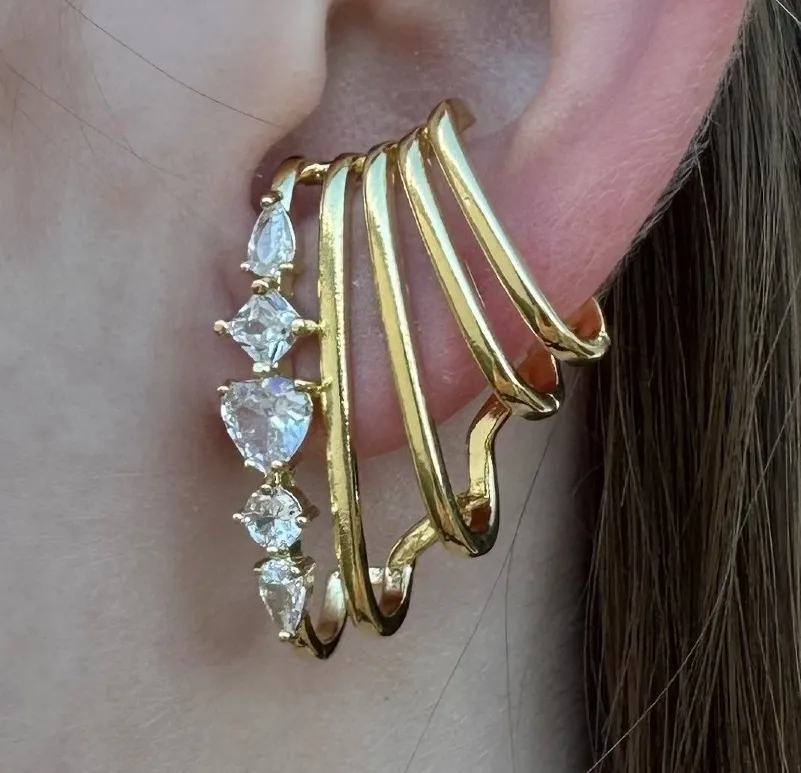 BRINCO EAR HOOK COM PEDRAS CRISTAIS