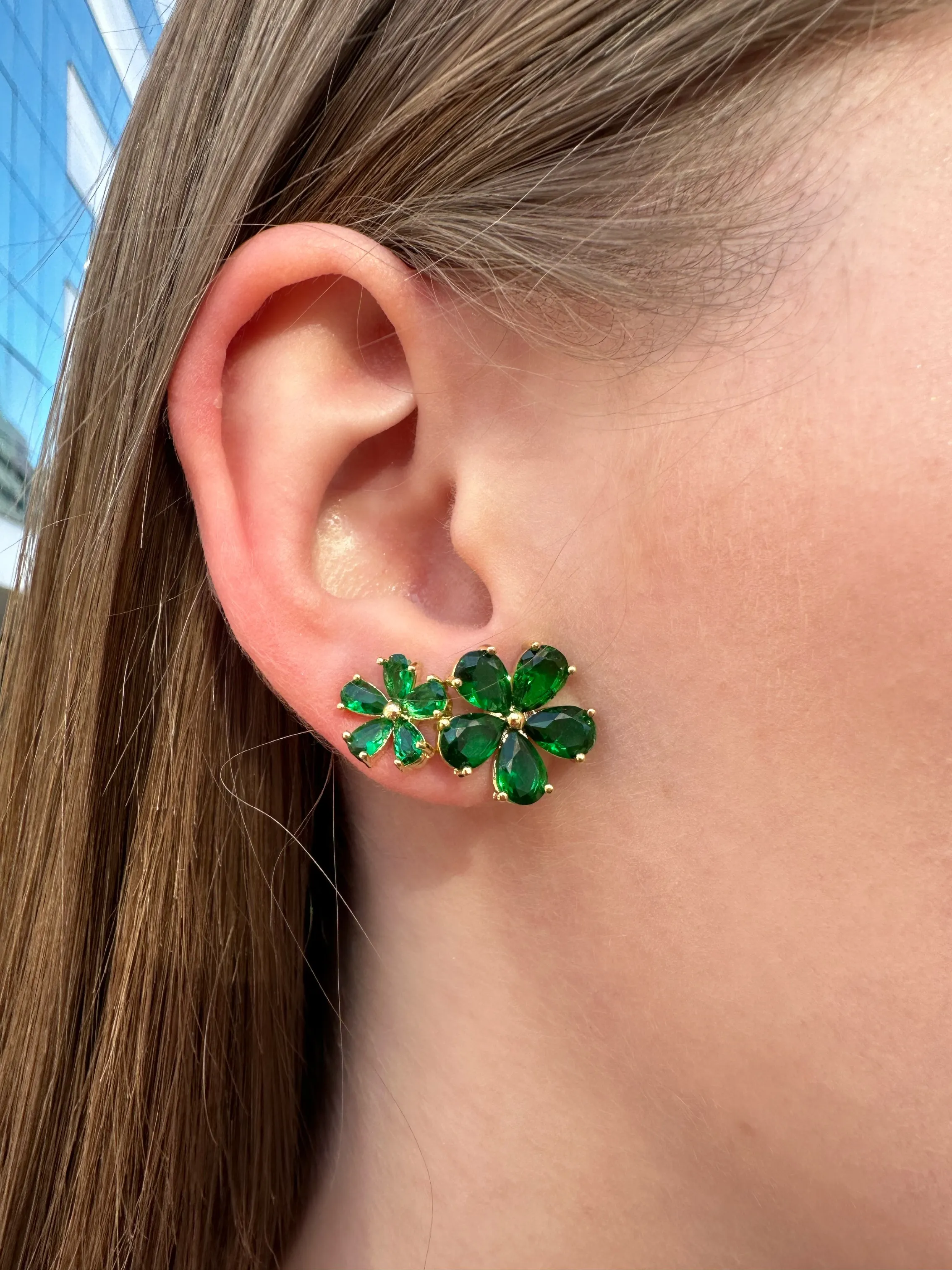 BRINCO DUPLA FLOR ZIRCONIAS VERDE ESMERALDA