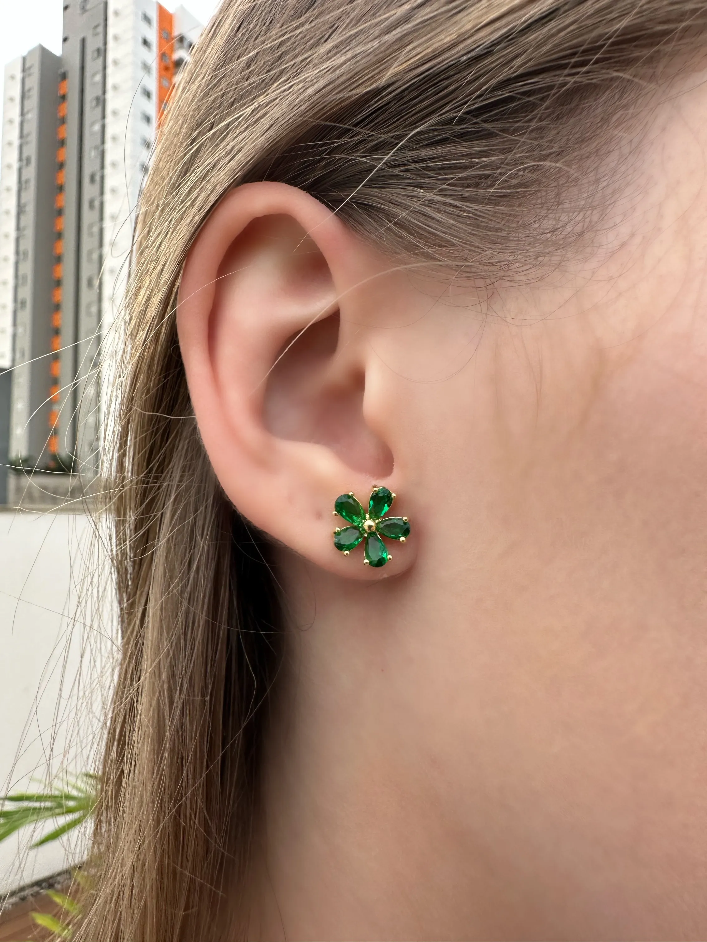 BRINCO FLOR ZIRCONIAS VERDE ESMERALDA
