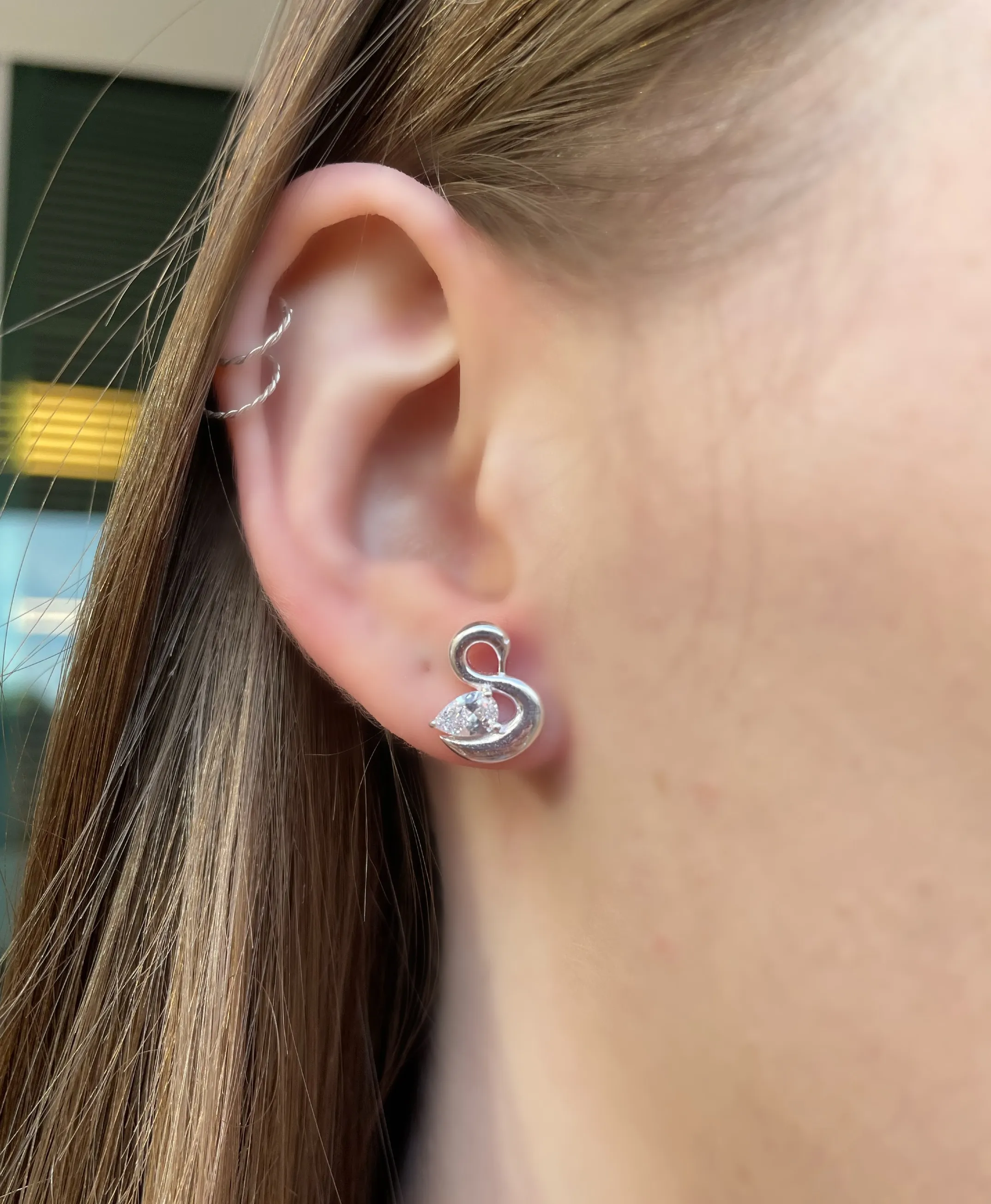 BRINCO PRATA CISNE COM ZIRCONIA CRISTAL