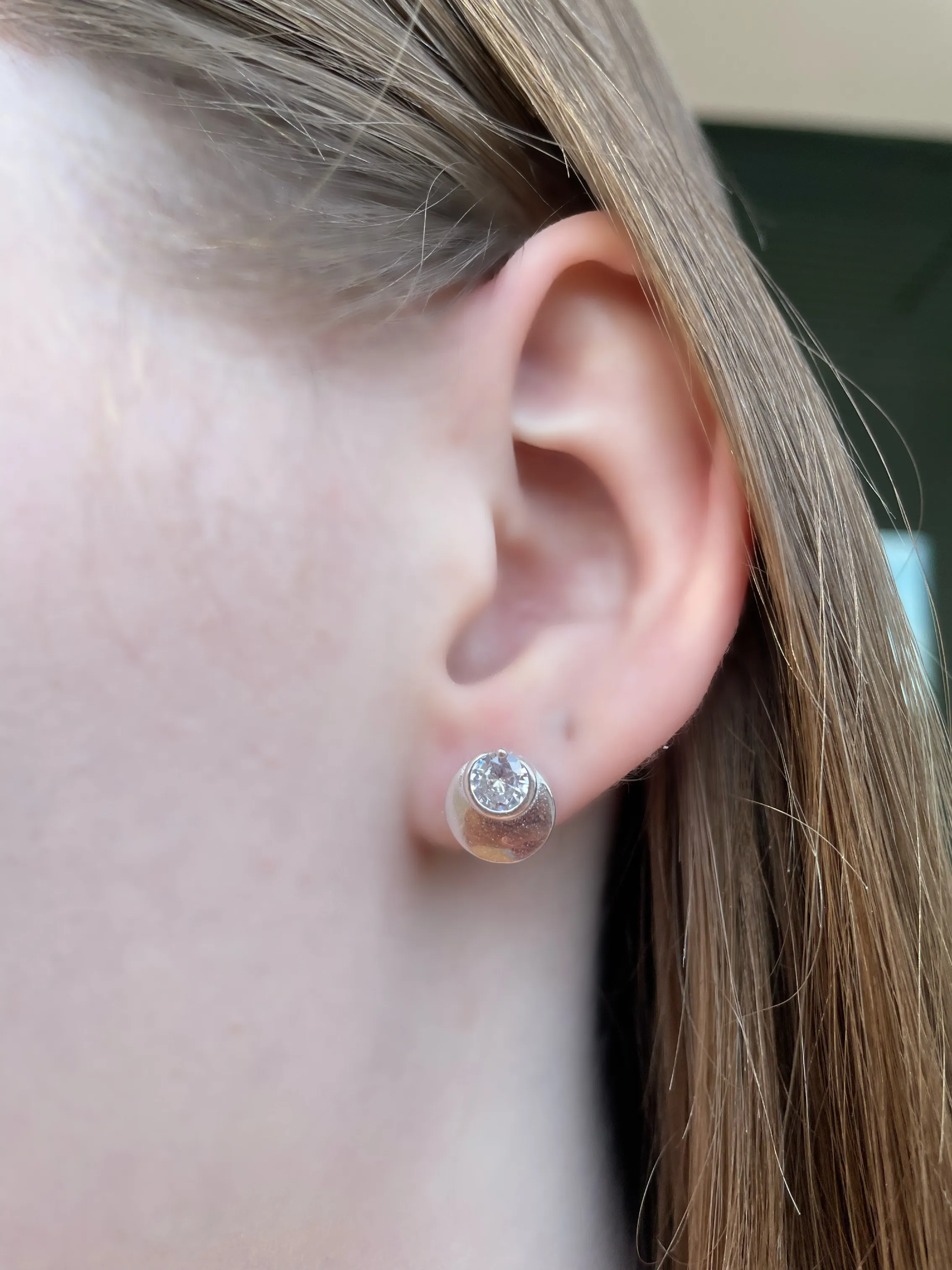 BRINCO PRATA ESFERA COM ZIRCONIA CRISTAL