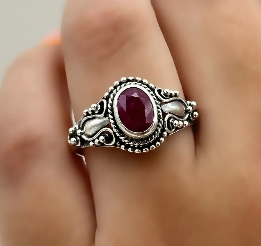ANEL PRATA PEDRA RUBI OVAL NATURAL