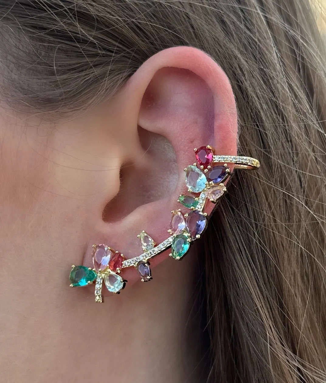 BRINCO EAR CUFF CRAVEJADO COM PEDRAS COLORS