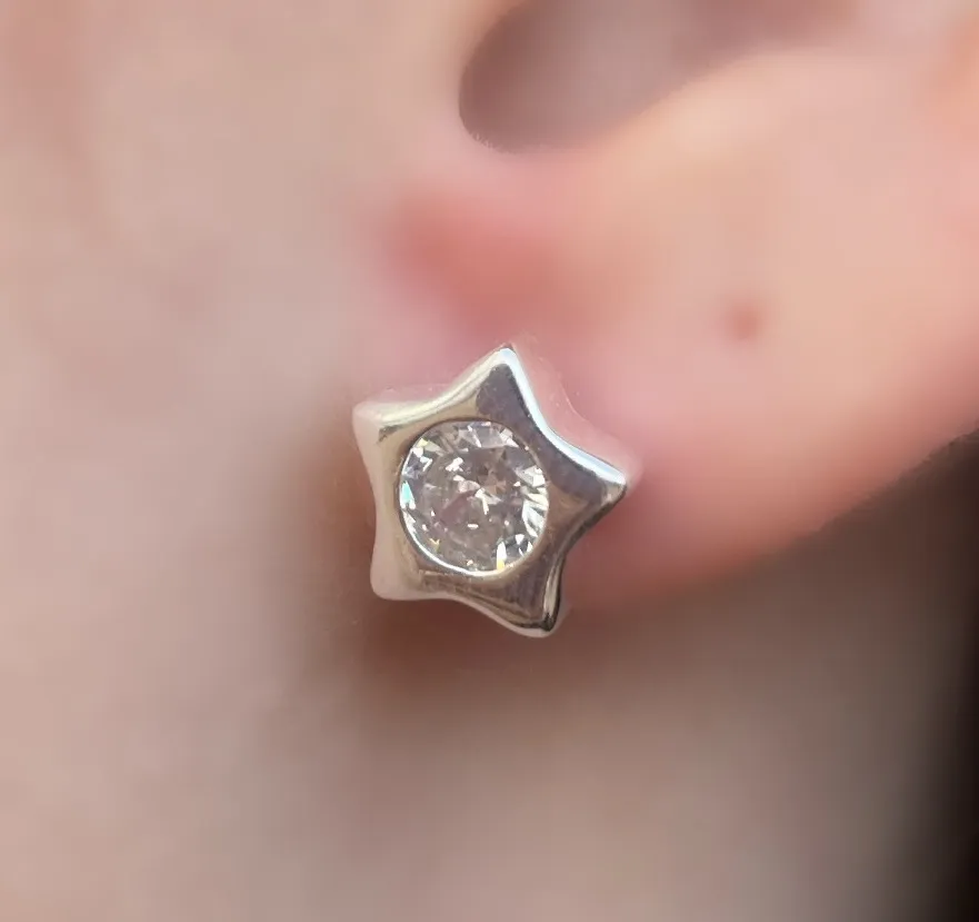 BRINCO PRATA ESTRELA COM ZIRCONIA CRISTAL