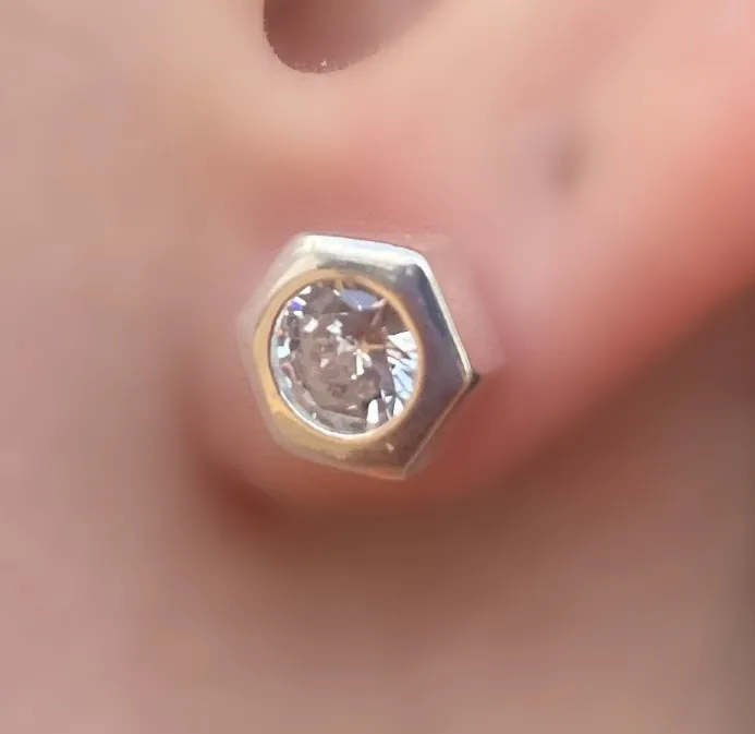 BRINCO PRATA HEXAGONAL ZIRCONIA CRISTAL