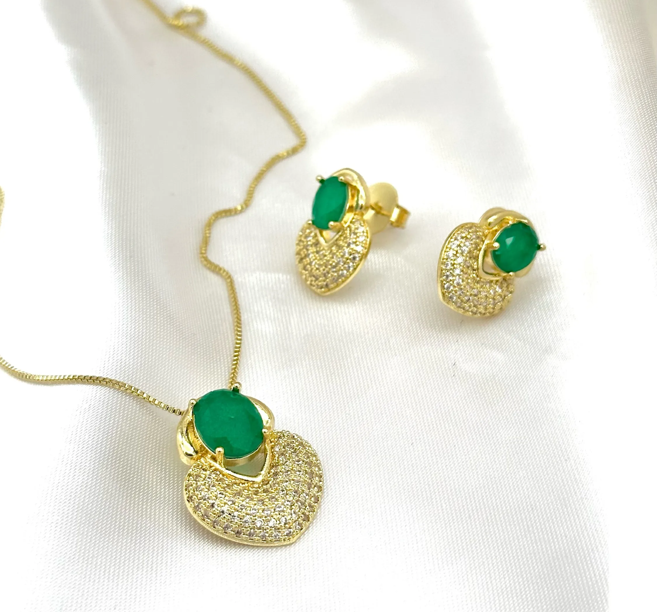 CONJUNTO CRAVEJADO PEDRA FUSION VERDE