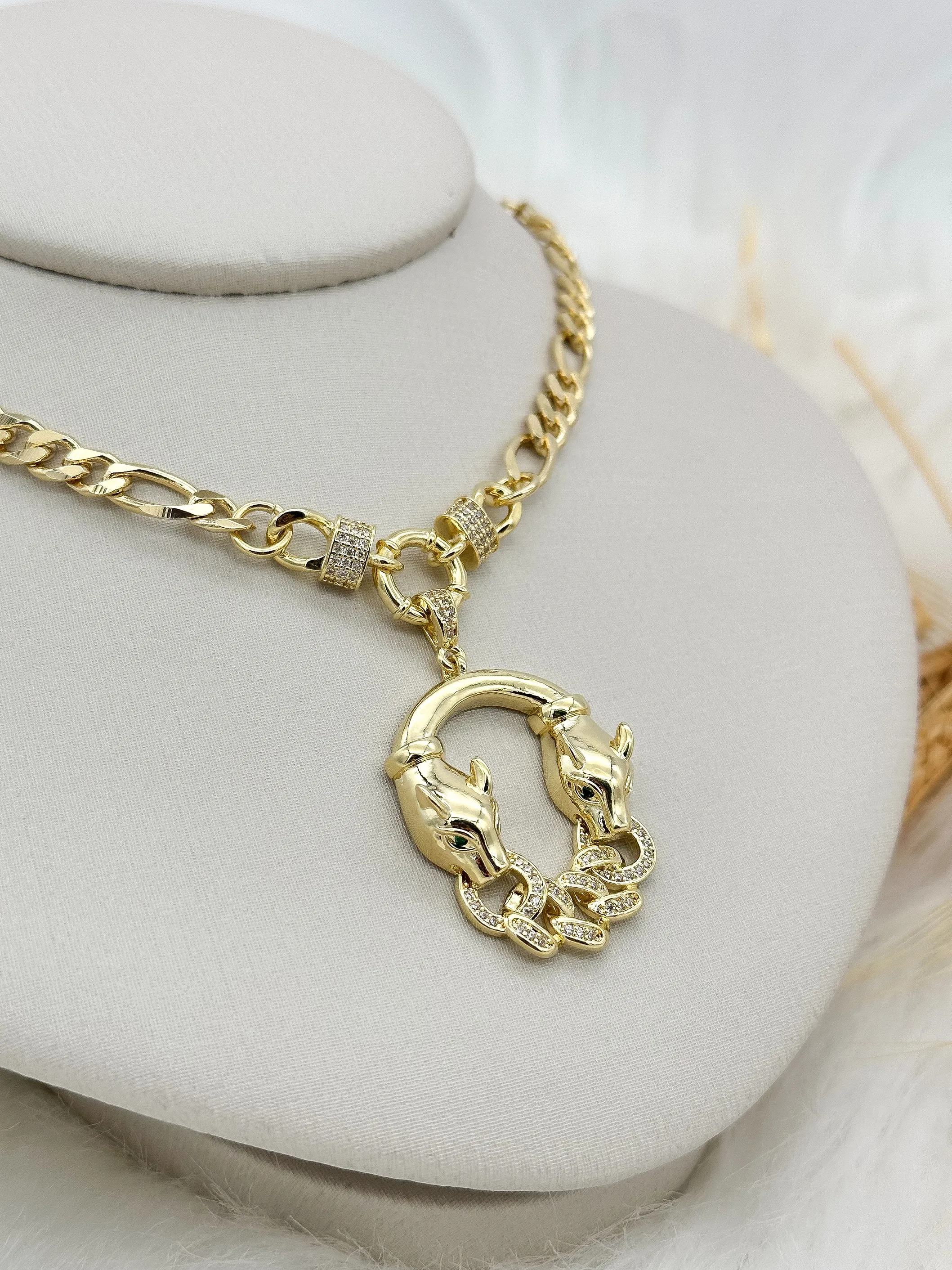 GARGANTILHA LEOPARDO LISO COM ELOS CRAVEJADOS