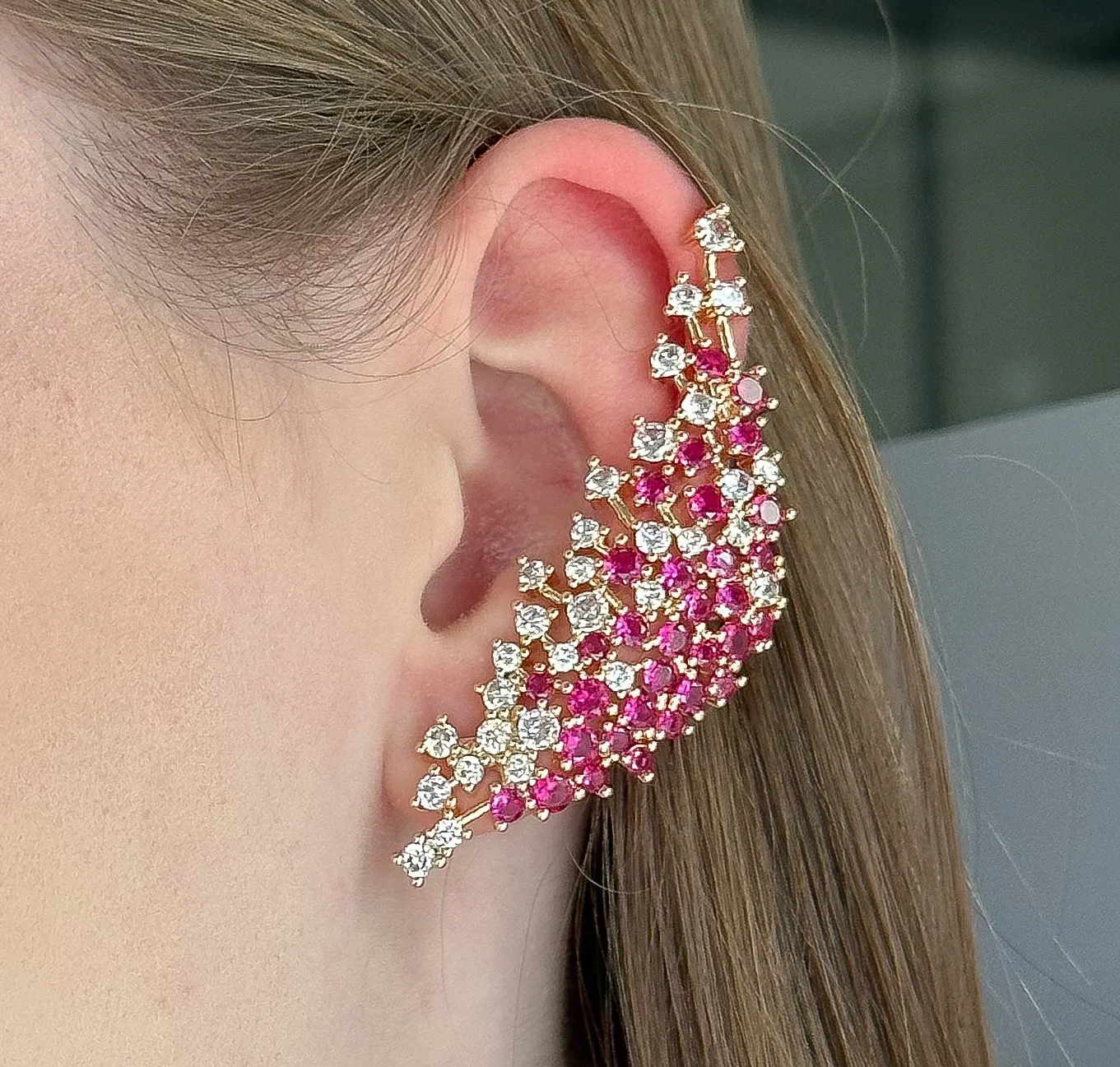 BRINCO EAR CUFF ASA CRAVAJADA RUBI