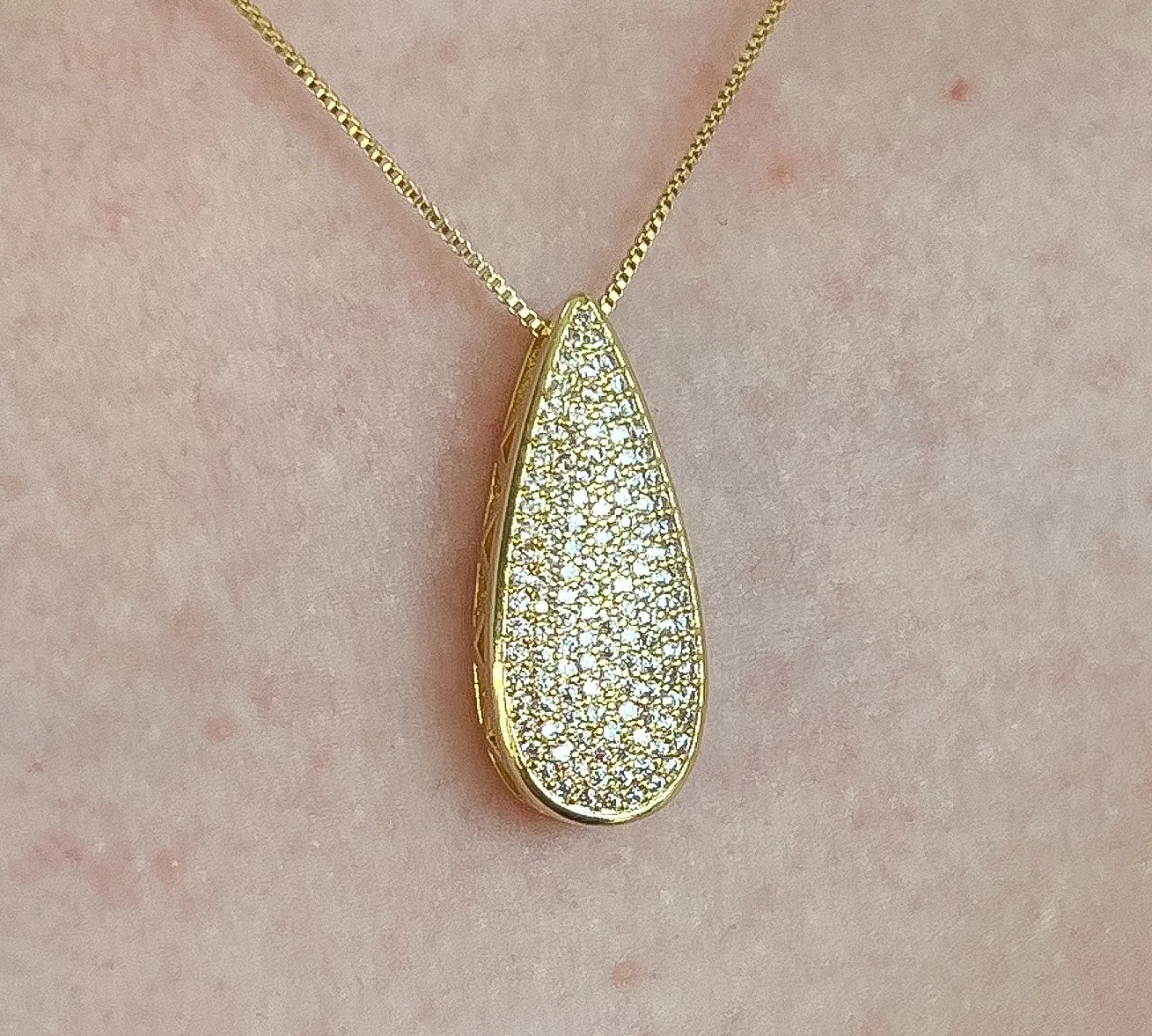 GARGANTILHA GOTA CRAVEJADA LONGA