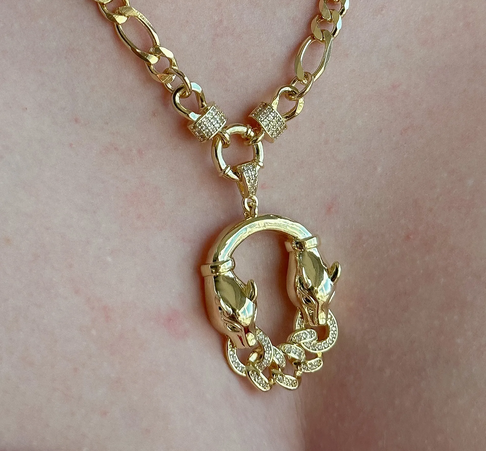 GARGANTILHA LEOPARDO LISO COM ELOS CRAVEJADOS