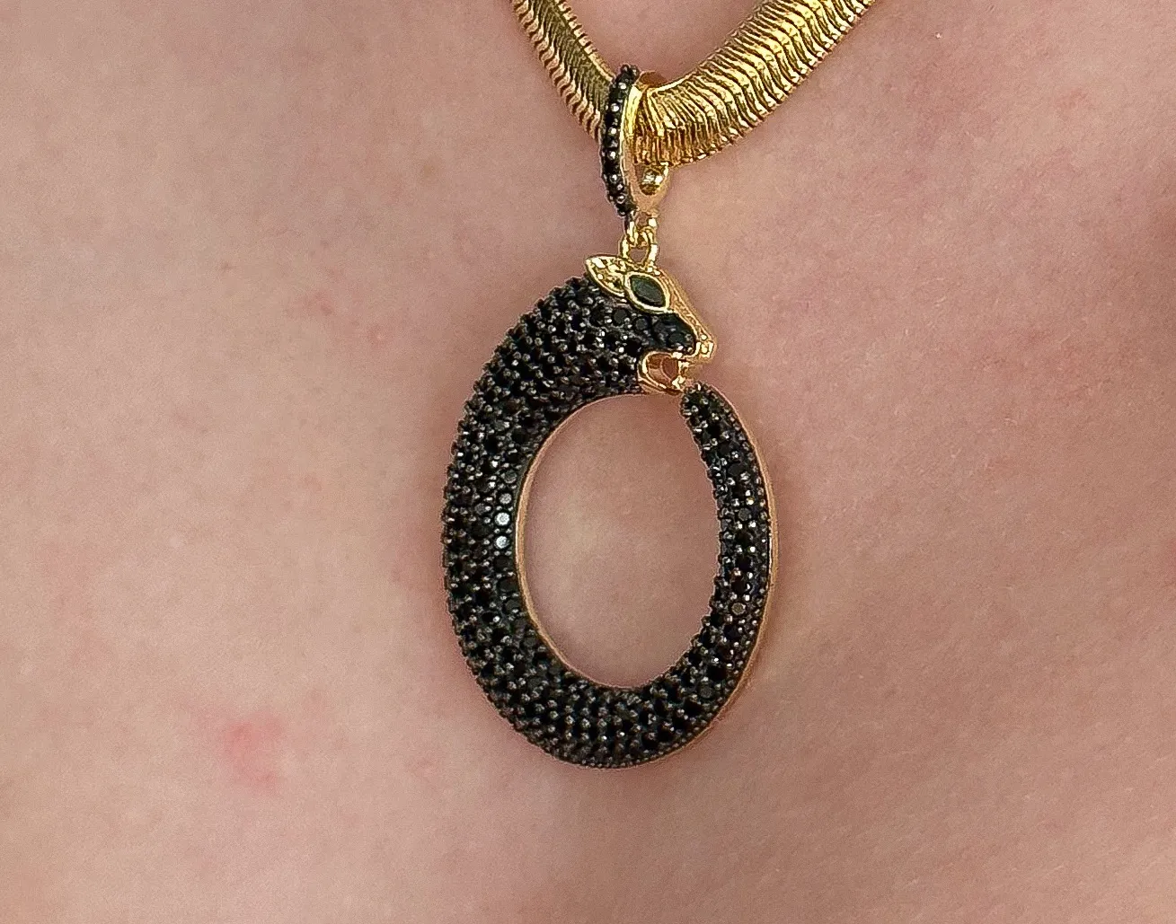 PINGENTE LEOPARDO CRAVEJADO NEGRO