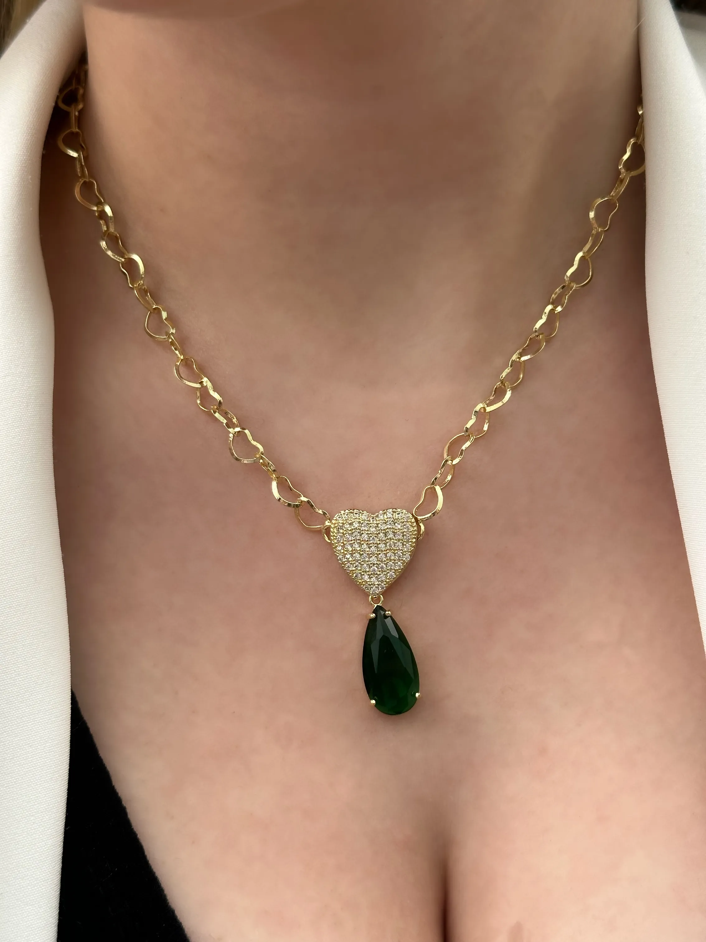 CONJUNTO CORAÇÃO CRAVEJADO GOTA ESMERALDA